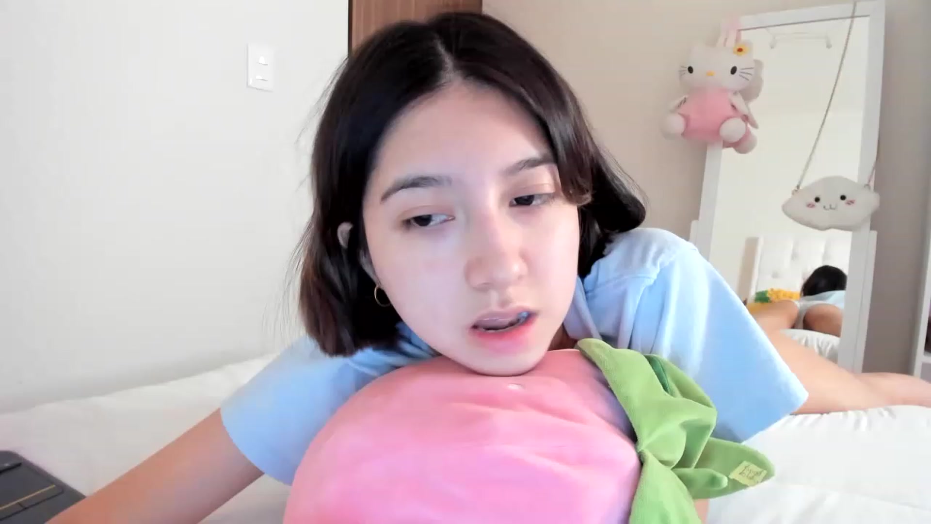 Gallery image thumbnail from Cherrycute666's myfreecams stream on, 03/20/2023, 04:58 image 10 of 20