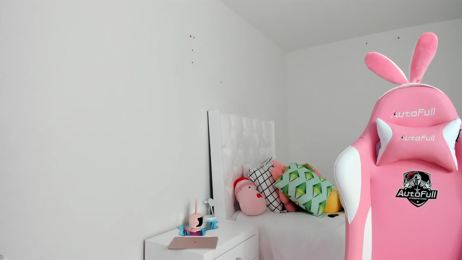 Gallery image thumbnail from Cherrycute666's myfreecams stream on, 03/20/2023, 17:19 image 17 of 20