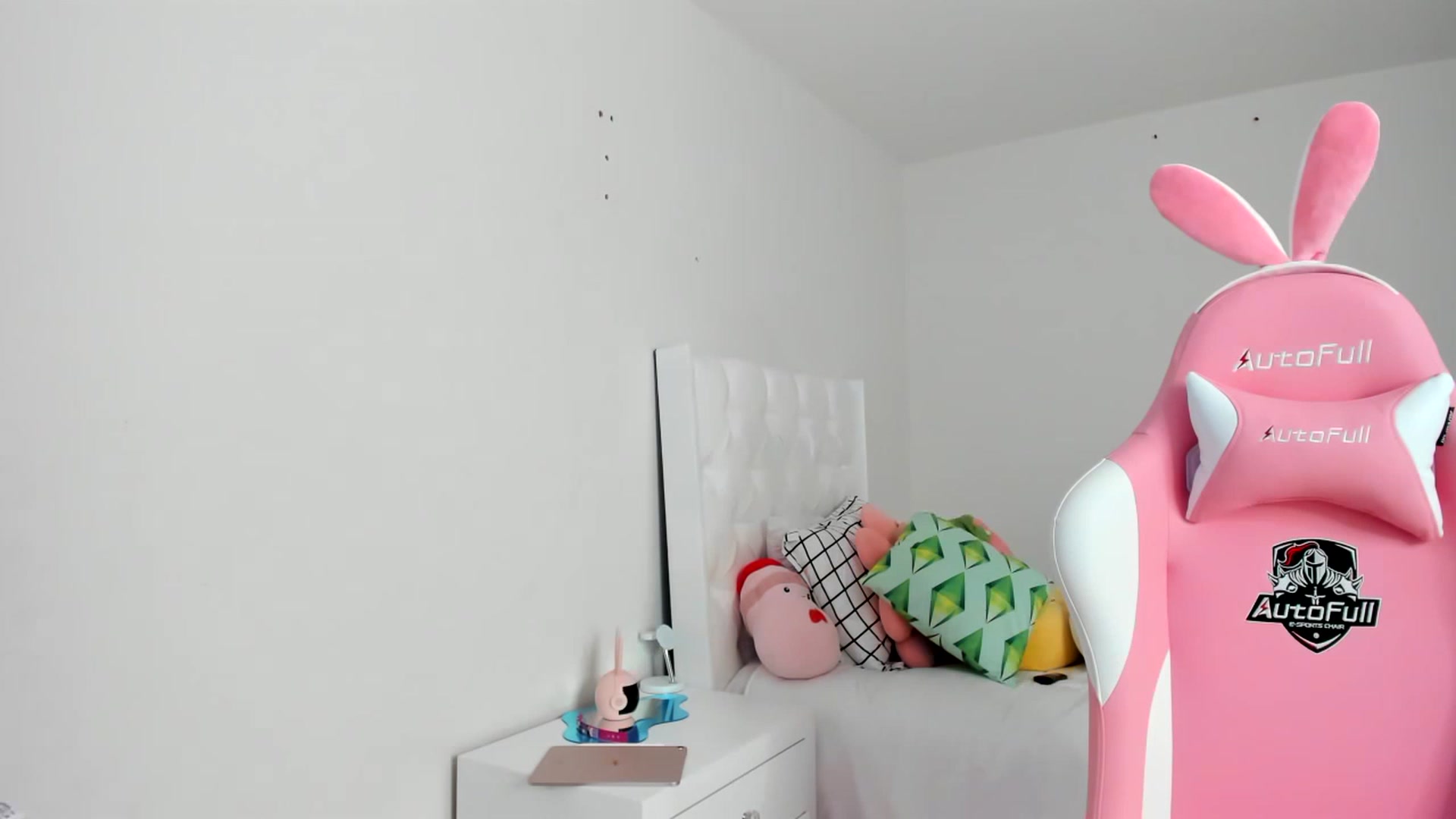 Gallery image thumbnail from Cherrycute666's myfreecams stream on, 03/20/2023, 17:19 image 16 of 20