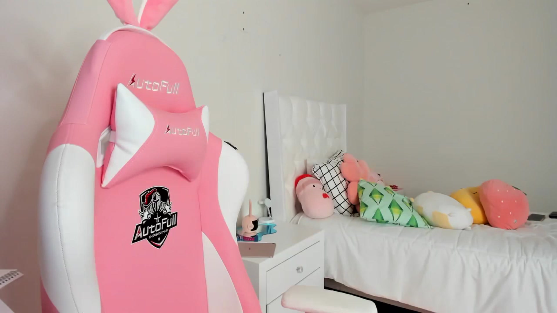 Gallery image thumbnail from Cherrycute666's myfreecams stream on, 03/20/2023, 19:41 image 8 of 20