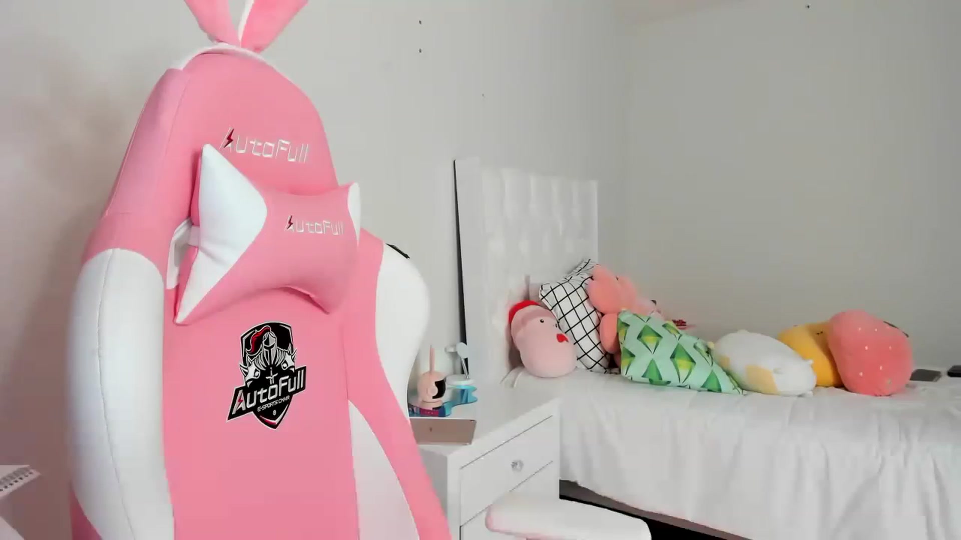Gallery image thumbnail from Cherrycute666's myfreecams stream on, 03/20/2023, 19:41 image 11 of 20