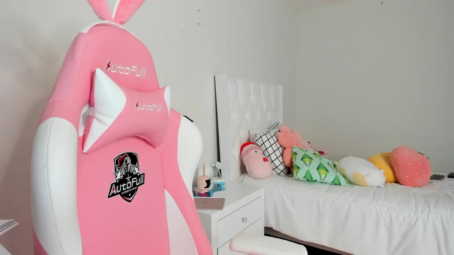 Gallery image thumbnail from Cherrycute666's myfreecams stream on, 03/20/2023, 19:41 image 10 of 20
