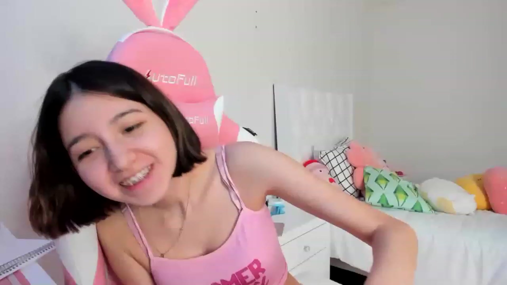 Gallery image thumbnail from Cherrycute666's myfreecams stream on, 03/20/2023, 19:41 image 18 of 20