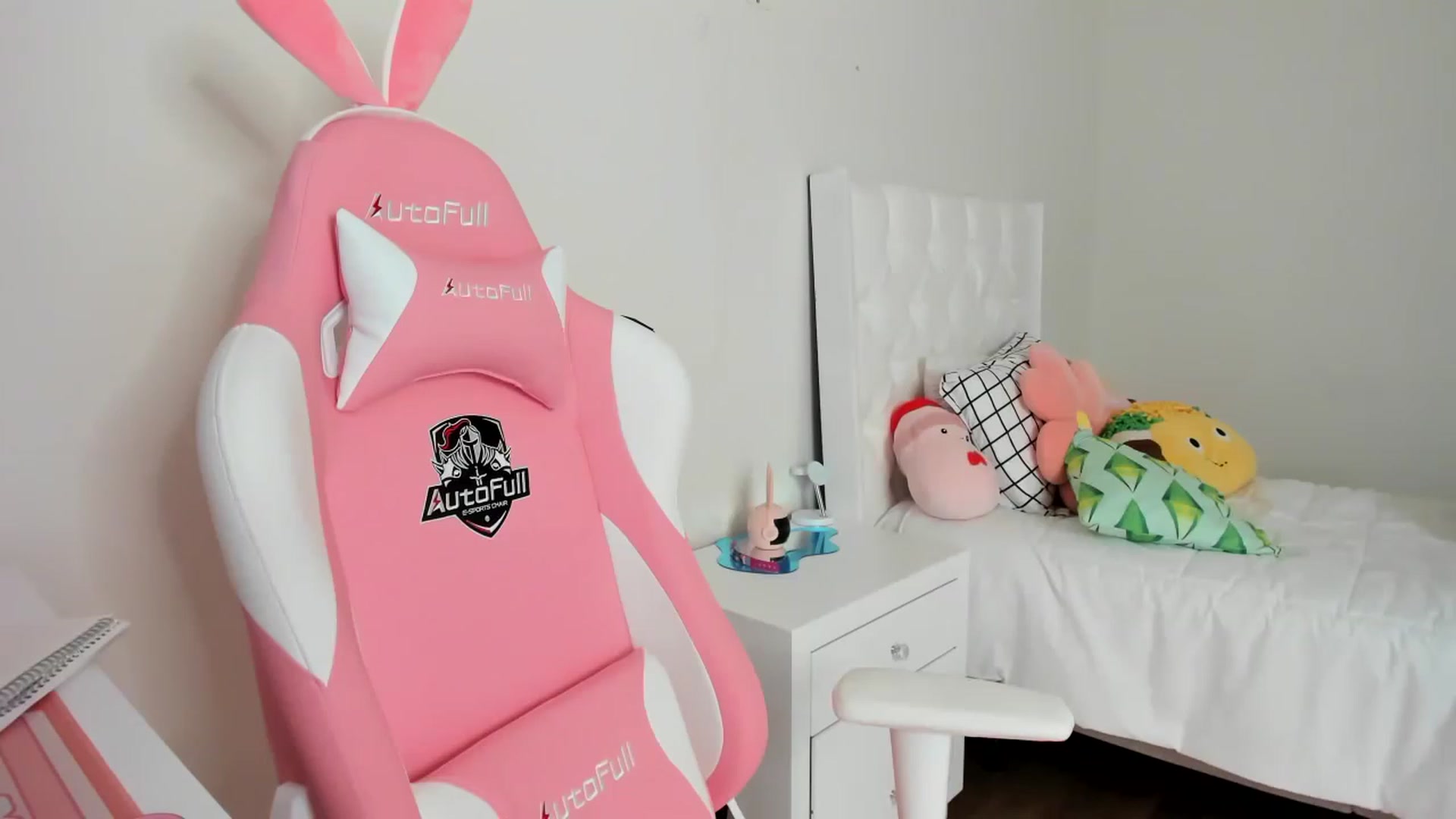 Gallery image thumbnail from Cherrycute666's myfreecams stream on, 03/20/2023, 21:19 image 18 of 20