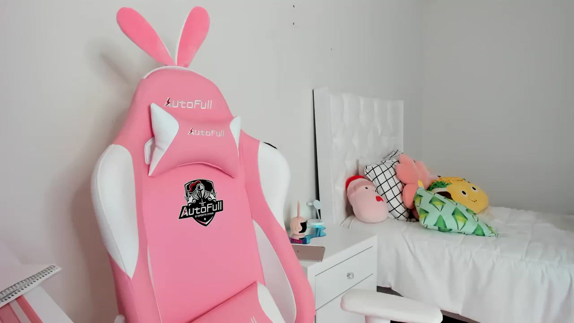 Gallery image thumbnail from Cherrycute666's myfreecams stream on, 03/20/2023, 21:19 image 2 of 20