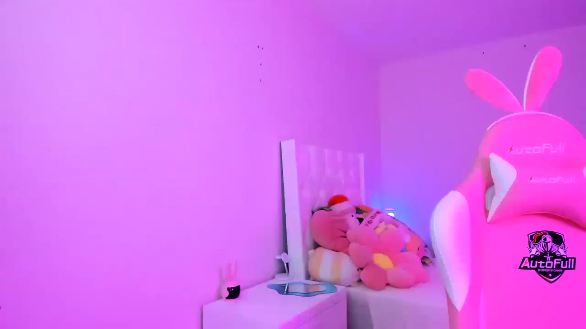 Gallery image thumbnail from Cherrycute666's myfreecams stream on, 03/21/2023, 02:19 image 15 of 20