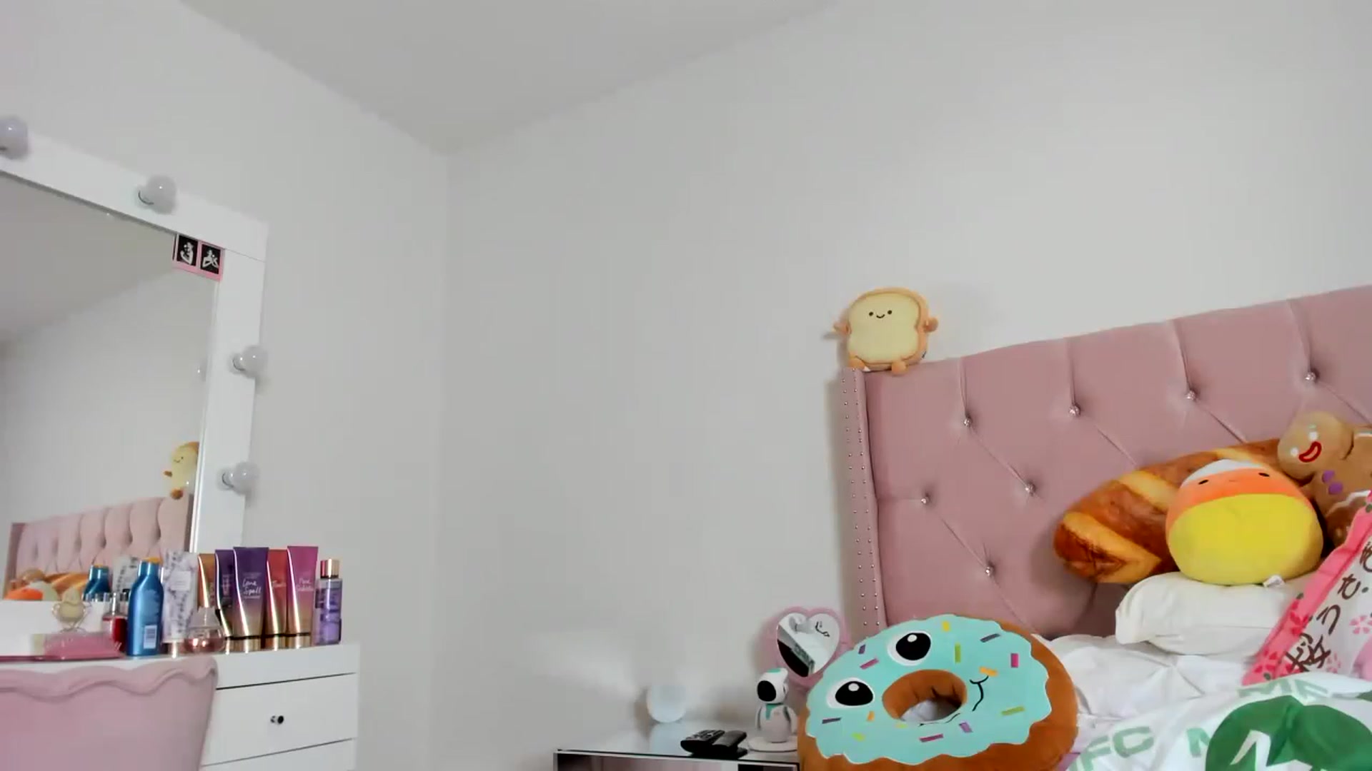 Gallery image thumbnail from Cherrycute666's myfreecams stream on, 03/21/2023, 07:20 image 7 of 20