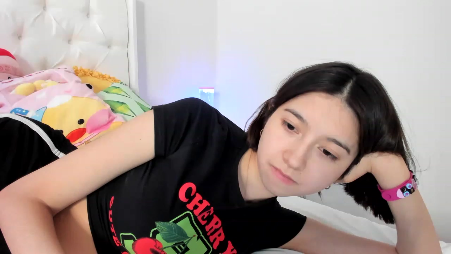 Gallery image thumbnail from Cherrycute666's myfreecams stream on, 03/21/2023, 09:22 image 16 of 20