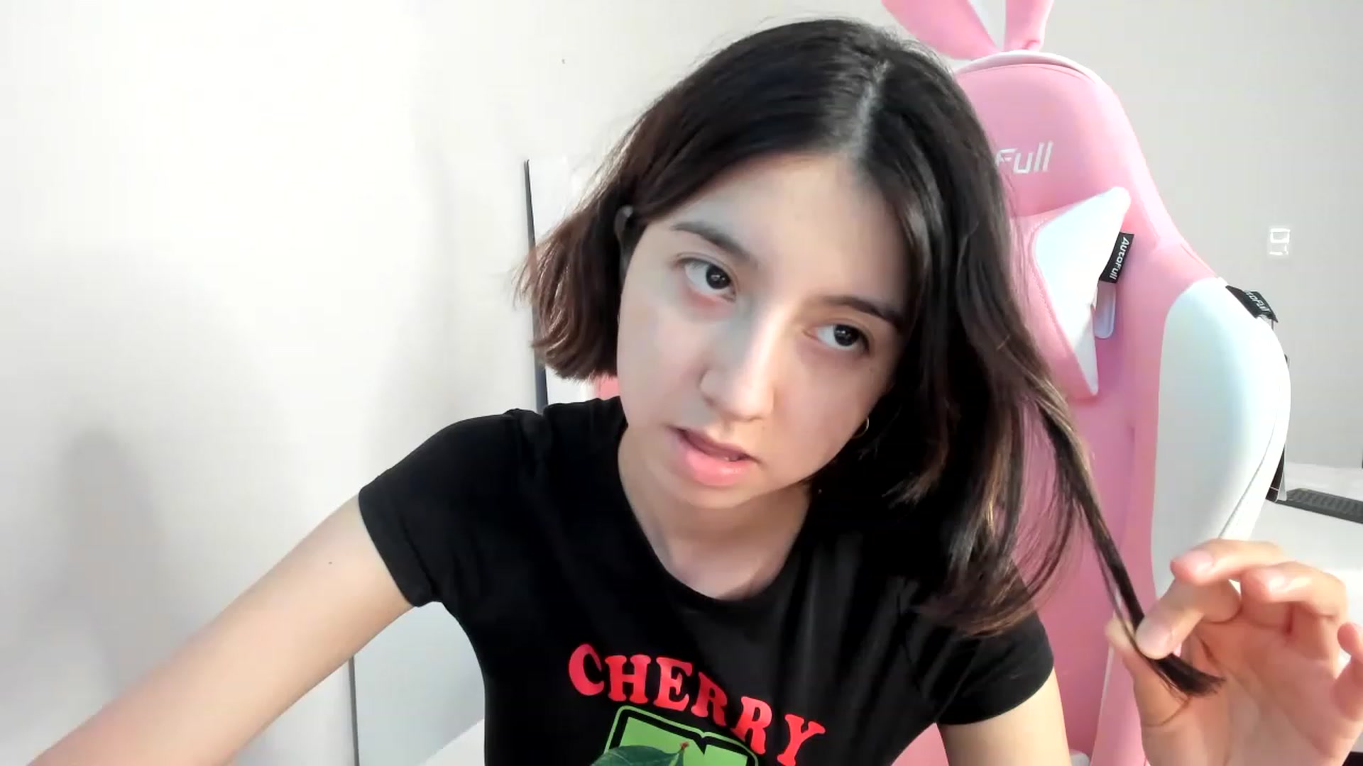 Gallery image thumbnail from Cherrycute666's myfreecams stream on, 03/21/2023, 09:22 image 4 of 20