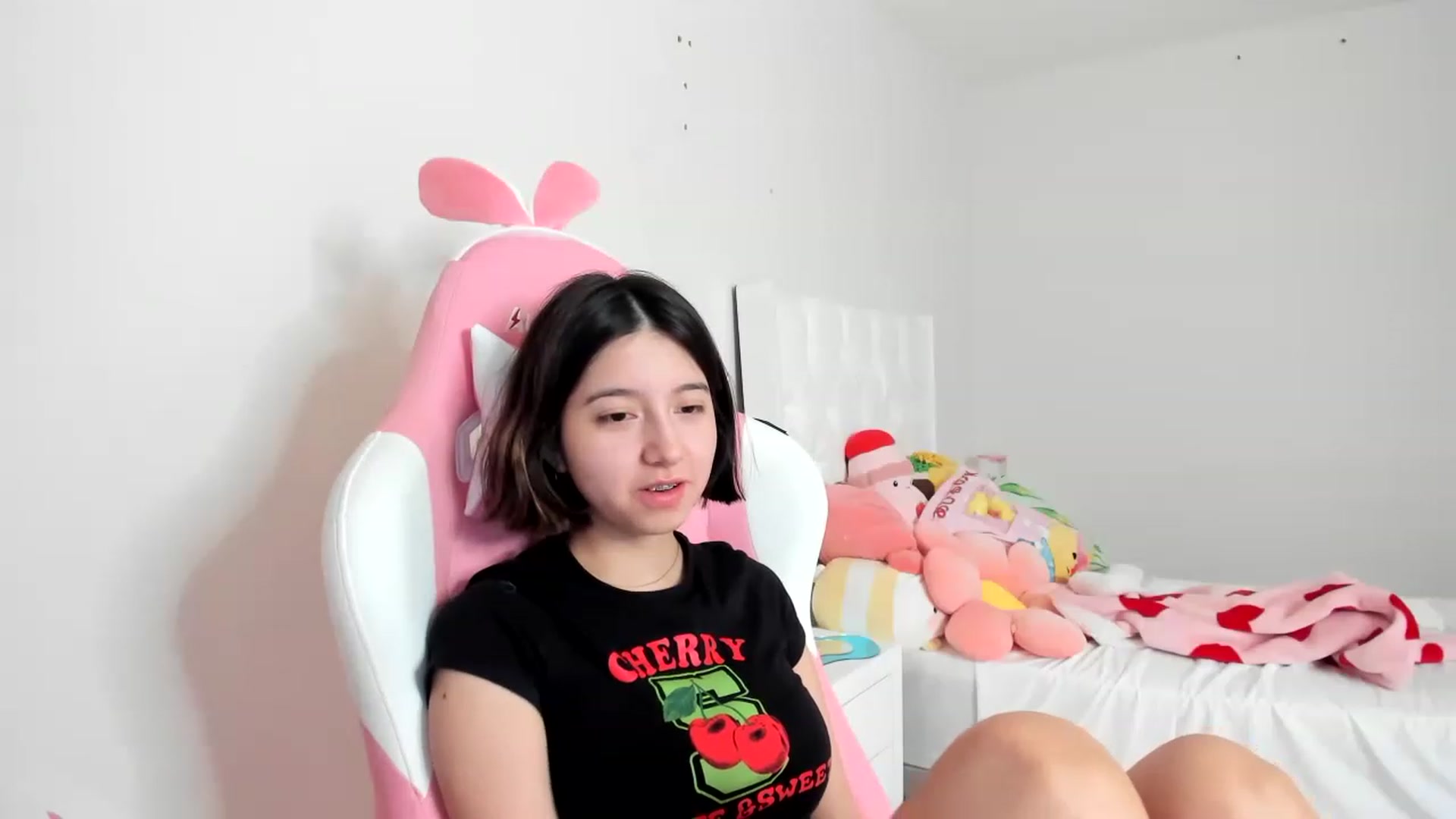 Gallery image thumbnail from Cherrycute666's myfreecams stream on, 03/21/2023, 14:35 image 8 of 20