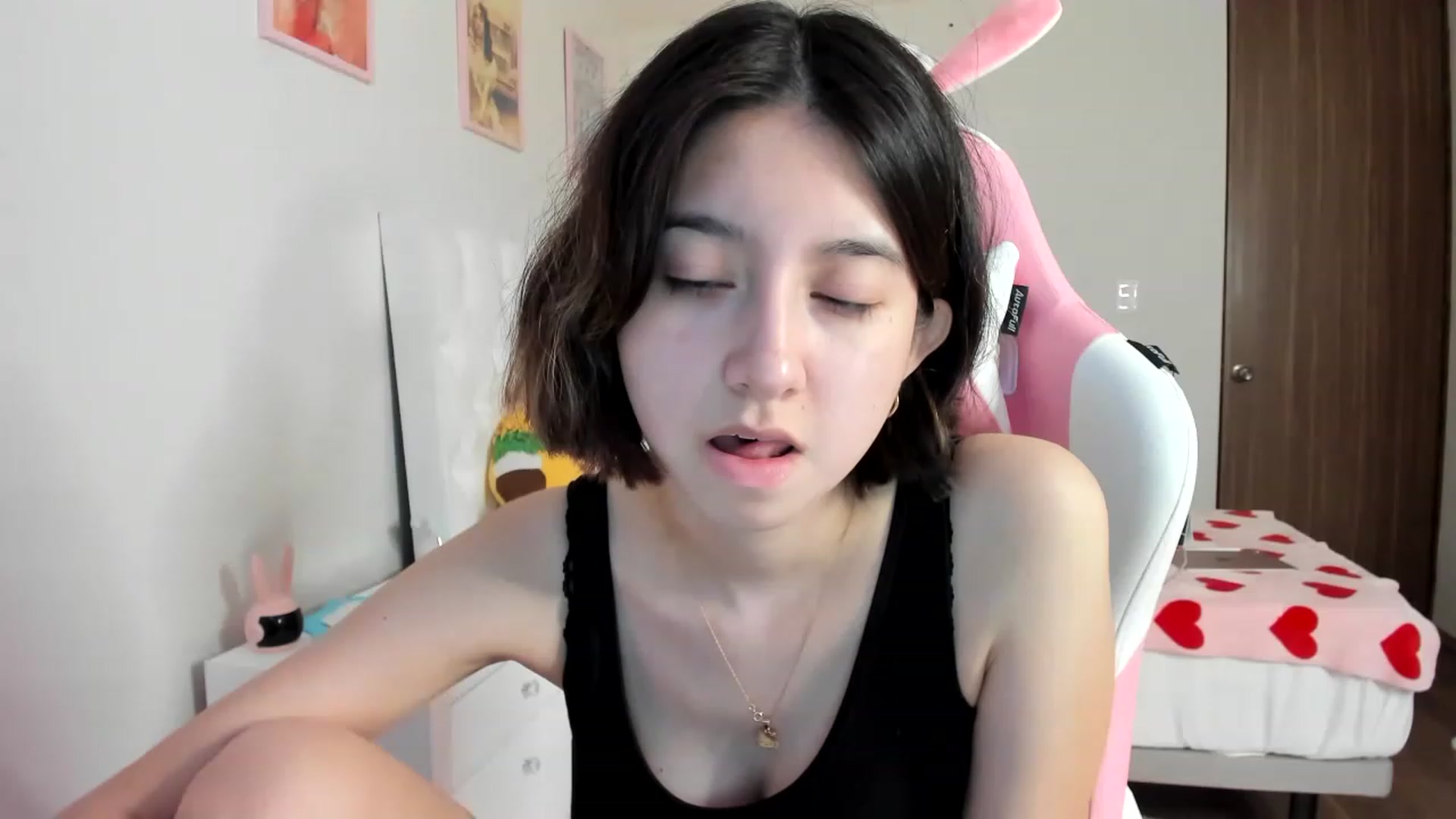 Gallery image thumbnail from Cherrycute666's myfreecams stream on, 03/22/2023, 08:05 image 10 of 20