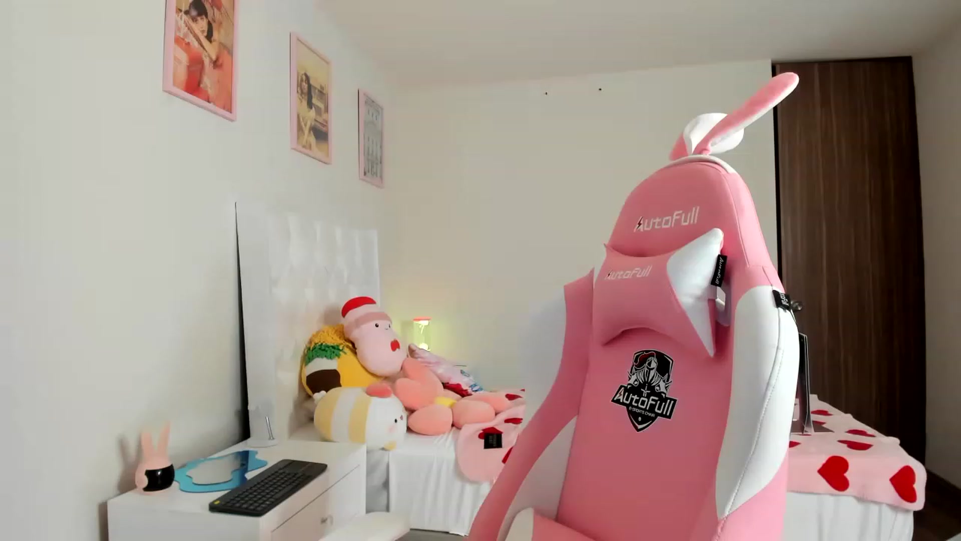 Gallery image thumbnail from Cherrycute666's myfreecams stream on, 03/22/2023, 08:05 image 3 of 20