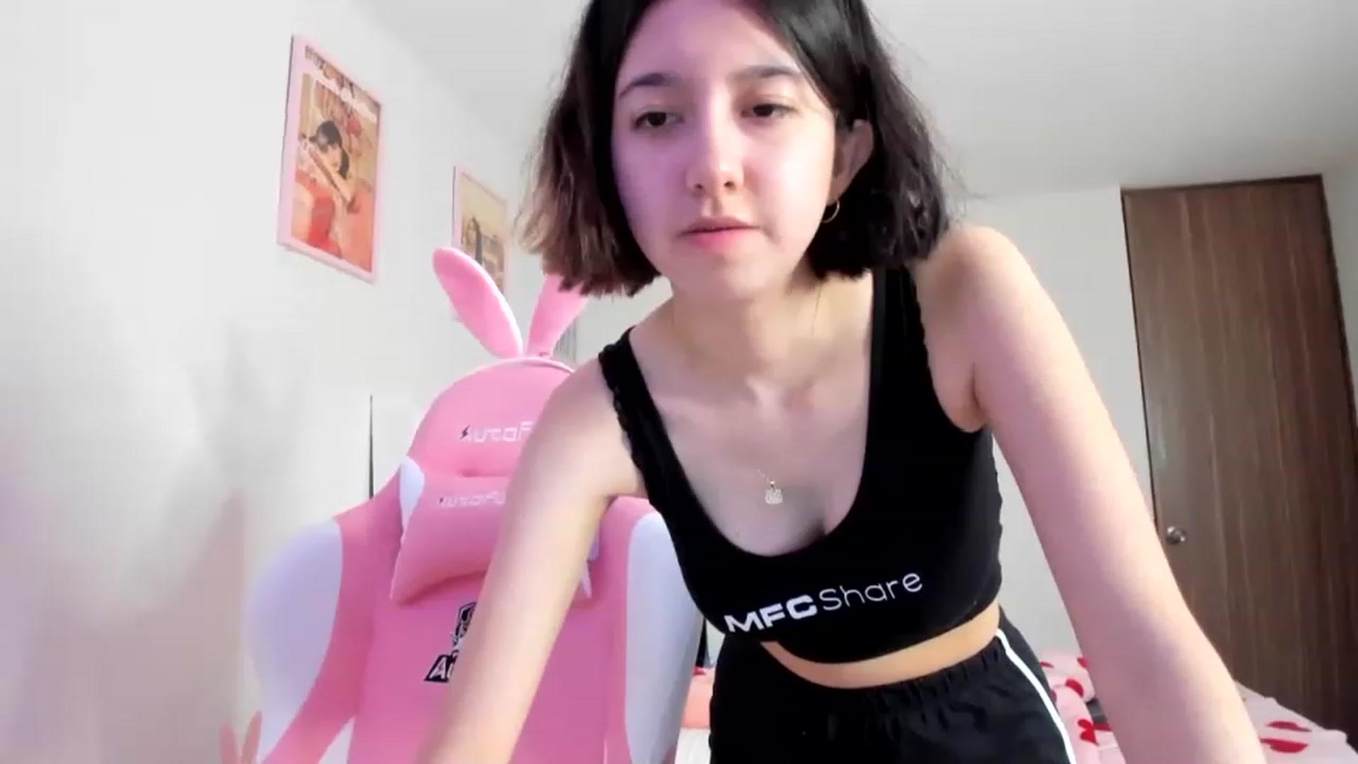 Gallery image thumbnail from Cherrycute666's myfreecams stream on, 03/22/2023, 08:05 image 18 of 20