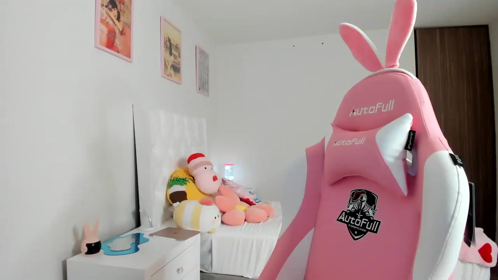 Gallery image thumbnail from Cherrycute666's myfreecams stream on, 03/22/2023, 08:05 image 15 of 20
