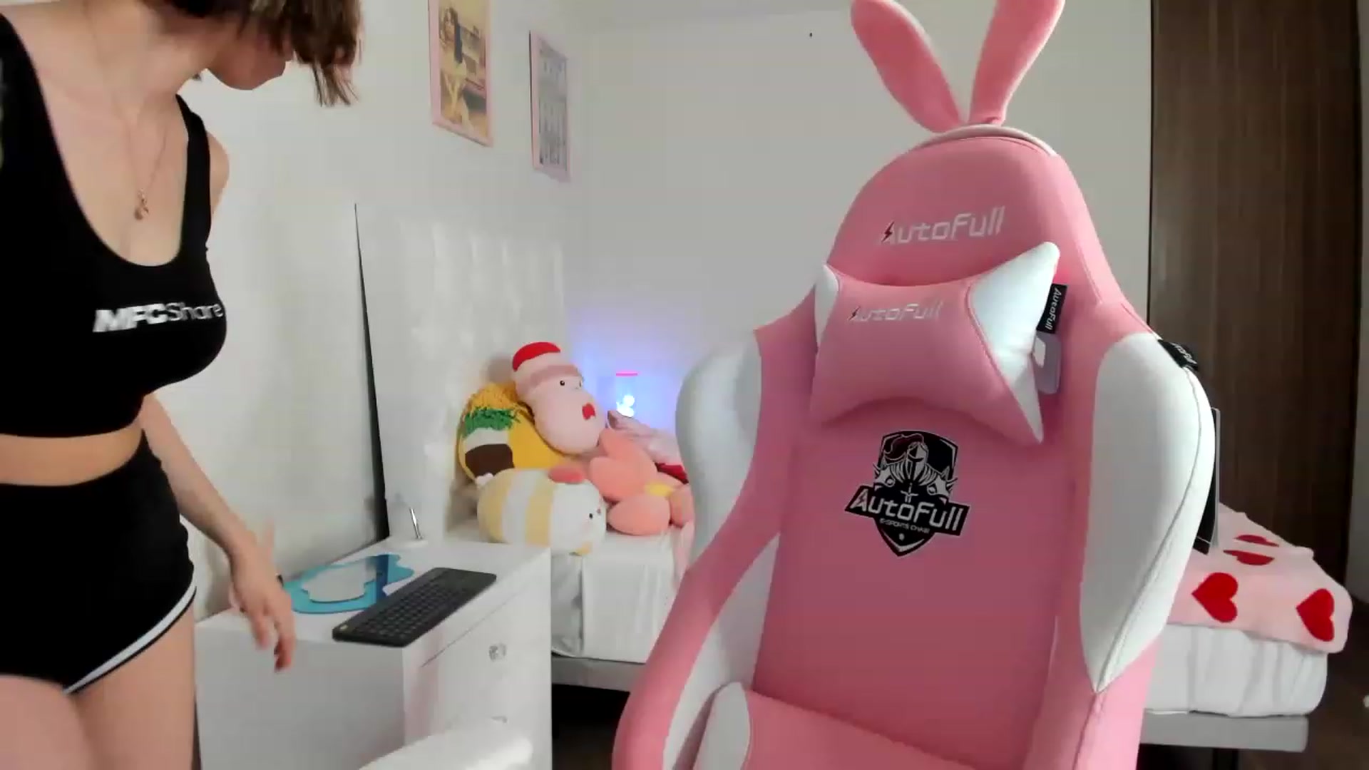 Gallery image thumbnail from Cherrycute666's myfreecams stream on, 03/22/2023, 08:05 image 14 of 20