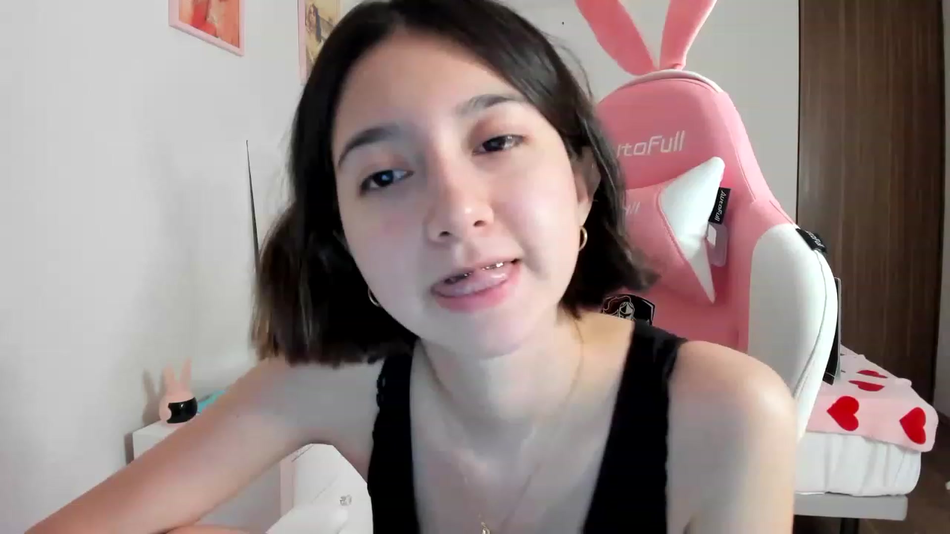 Gallery image thumbnail from Cherrycute666's myfreecams stream on, 03/22/2023, 08:05 image 13 of 20