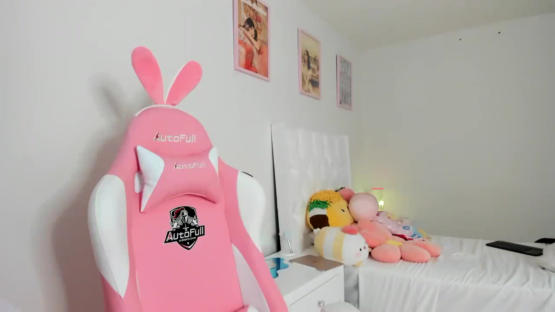 Gallery image thumbnail from Cherrycute666's myfreecams stream on, 03/22/2023, 14:31 image 17 of 20