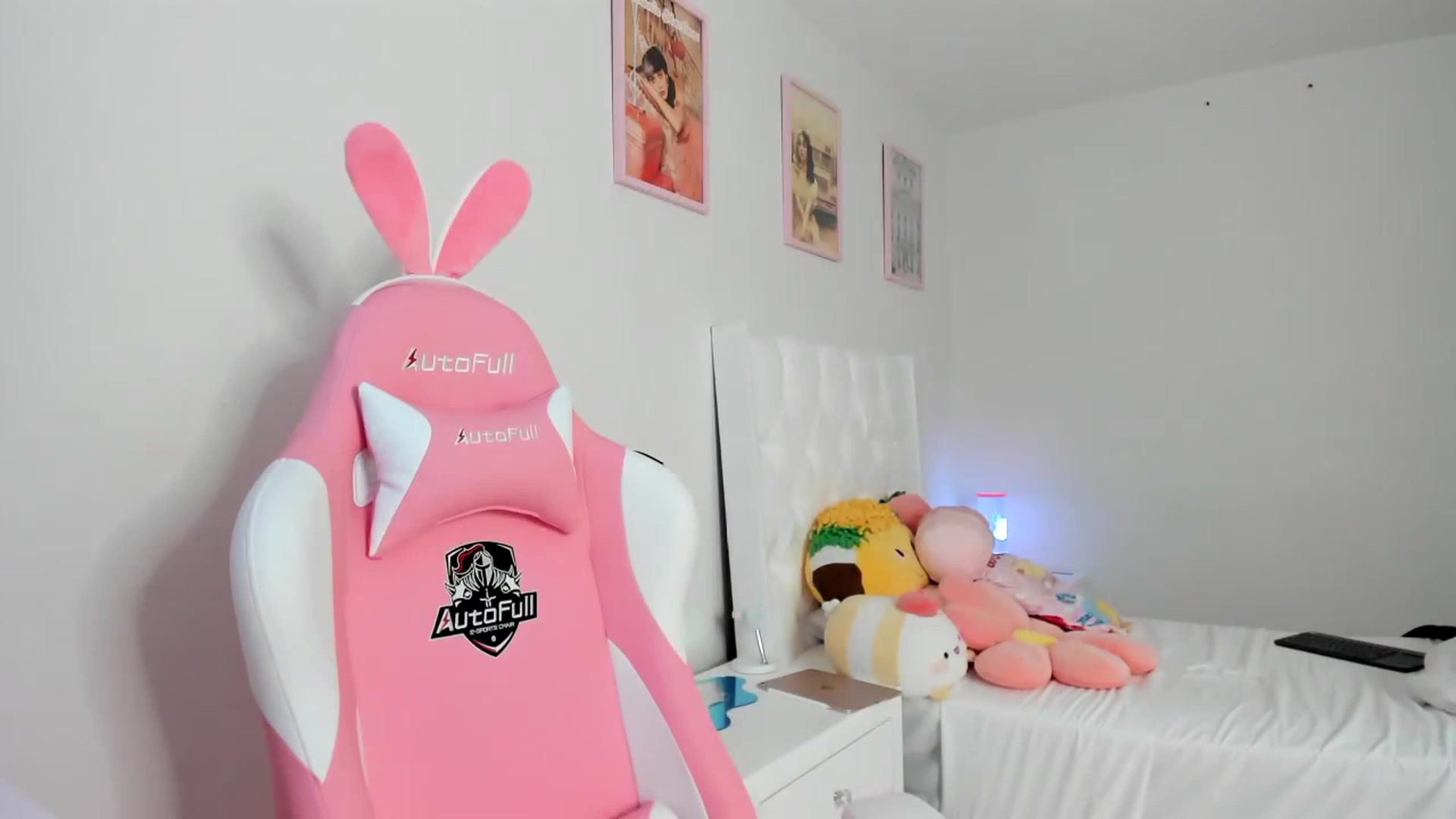 Gallery image thumbnail from Cherrycute666's myfreecams stream on, 03/22/2023, 14:31 image 19 of 20