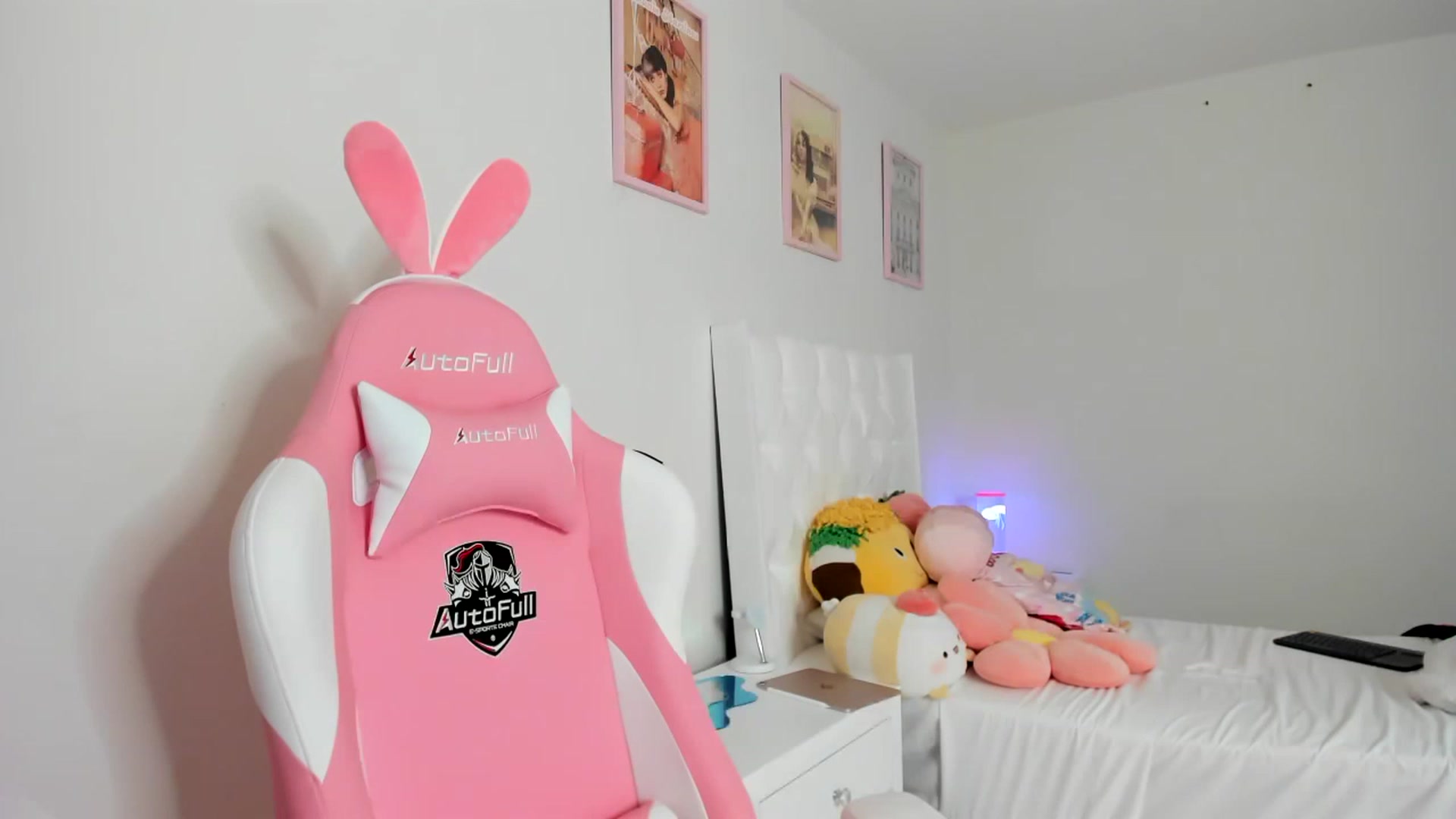 Gallery image thumbnail from Cherrycute666's myfreecams stream on, 03/22/2023, 14:31 image 13 of 20