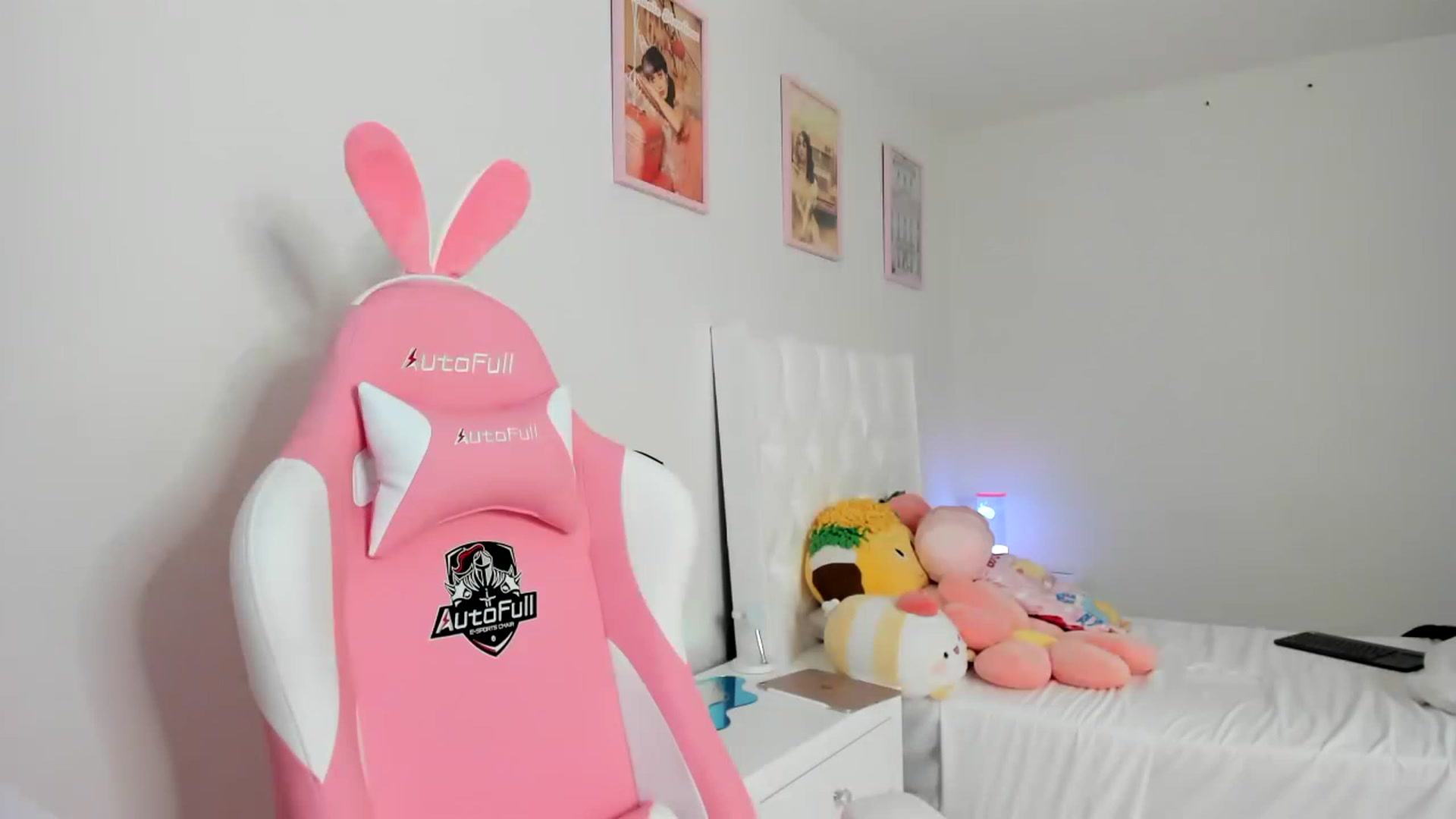 Gallery image thumbnail from Cherrycute666's myfreecams stream on, 03/22/2023, 14:31 image 16 of 20