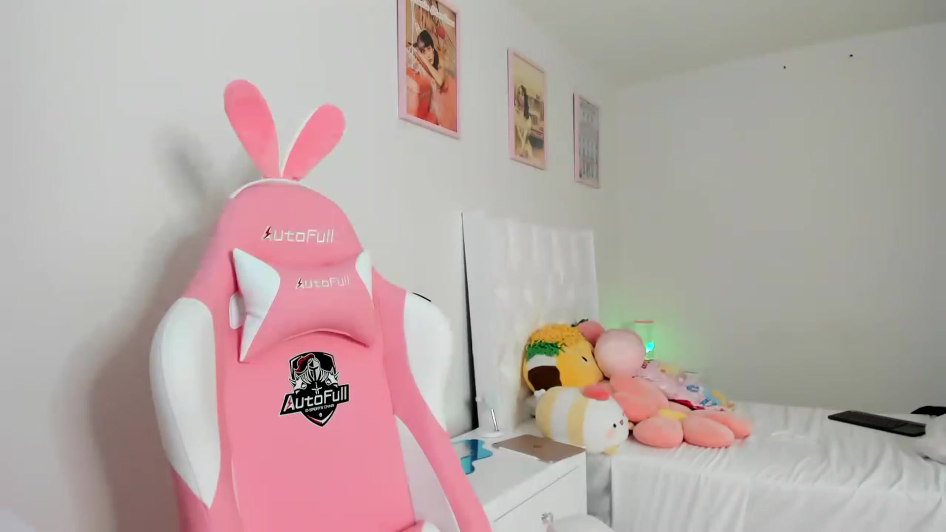 Gallery image thumbnail from Cherrycute666's myfreecams stream on, 03/22/2023, 14:31 image 18 of 20