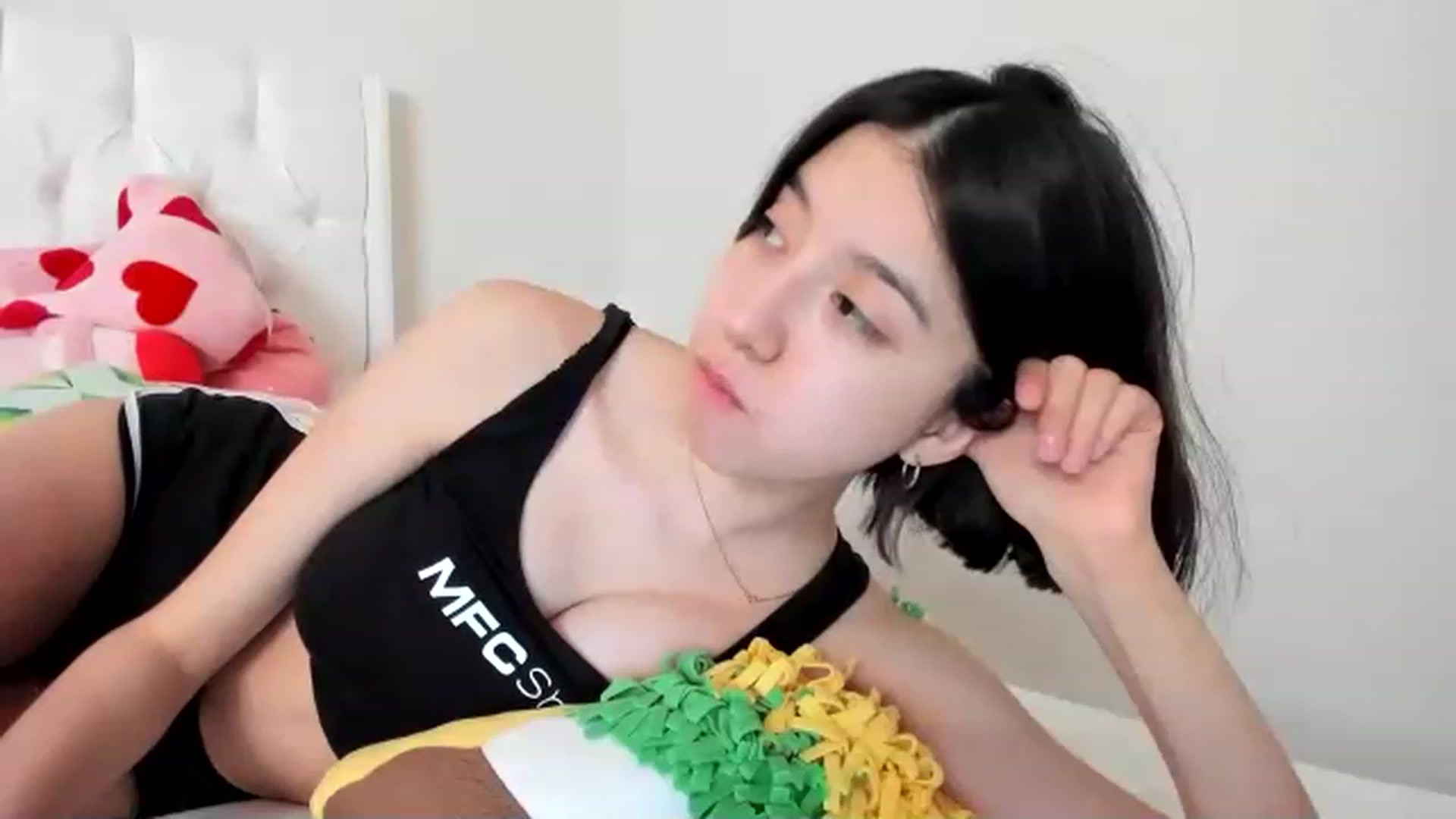 Gallery image thumbnail from Cherrycute666's myfreecams stream on, 03/22/2023, 16:09 image 17 of 20