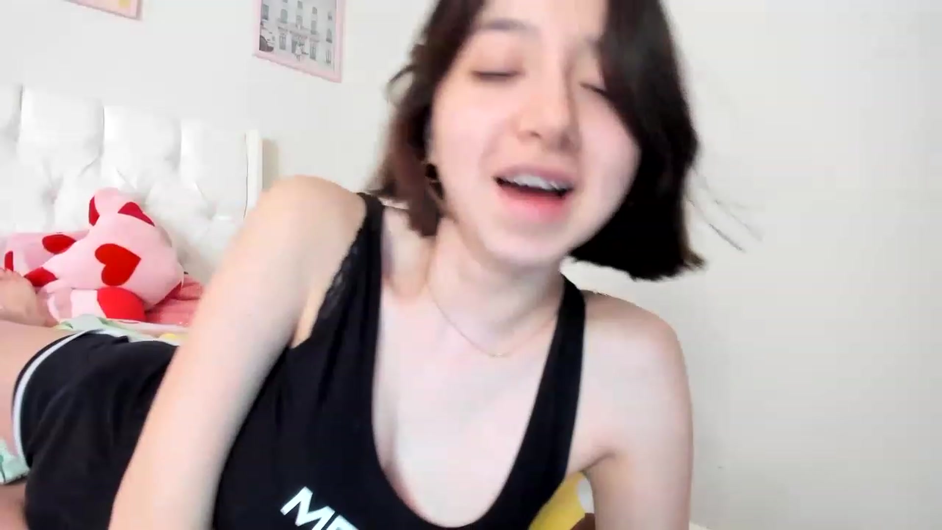 Gallery image thumbnail from Cherrycute666's myfreecams stream on, 03/22/2023, 16:09 image 15 of 20