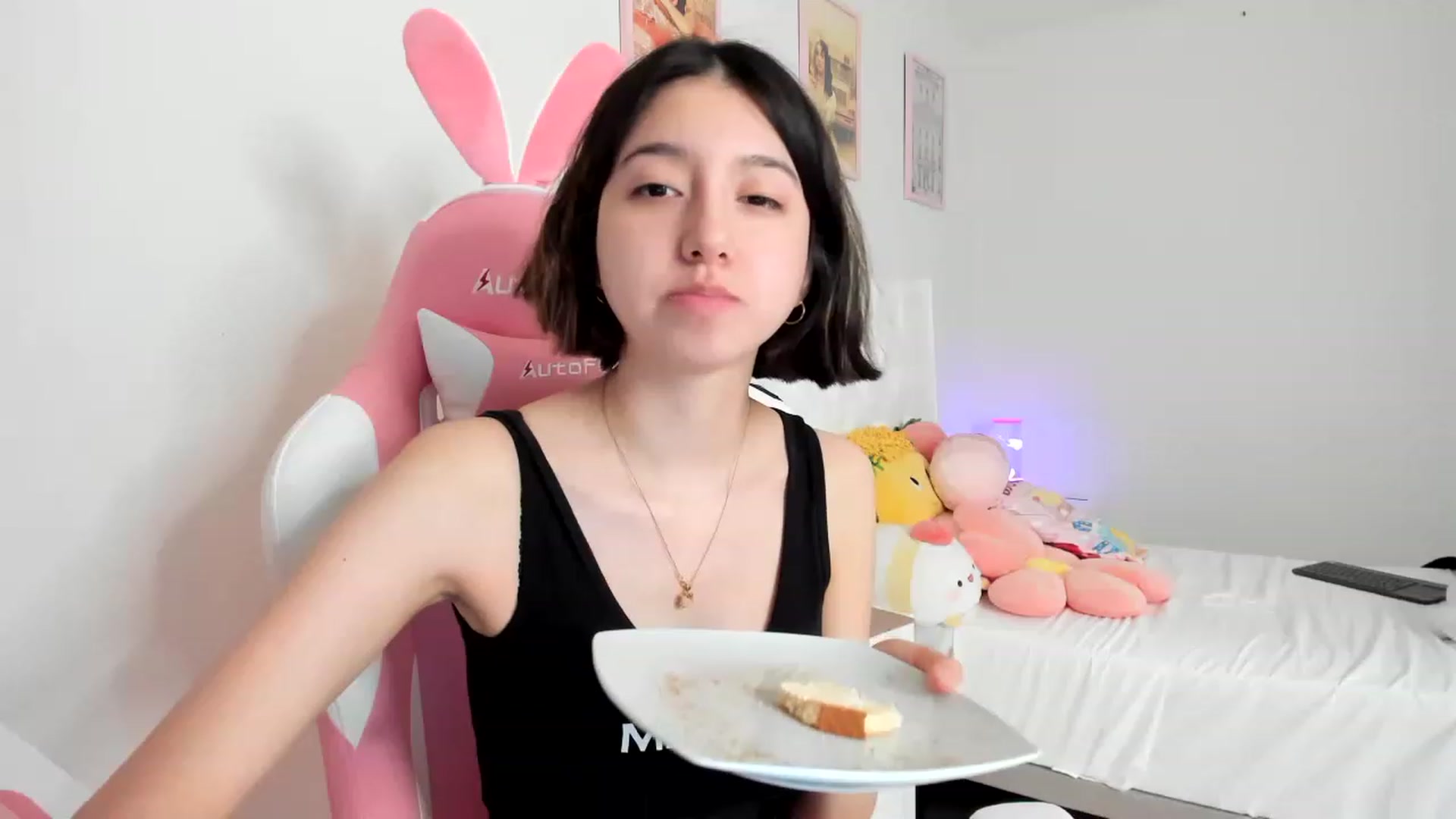 Gallery image thumbnail from Cherrycute666's myfreecams stream on, 03/22/2023, 16:09 image 8 of 20