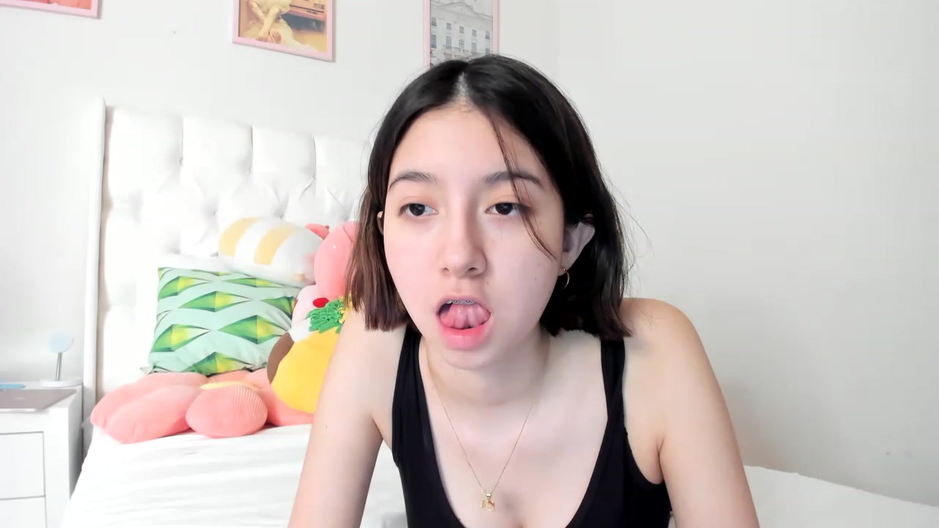 Gallery image thumbnail from Cherrycute666's myfreecams stream on, 03/22/2023, 23:20 image 19 of 20