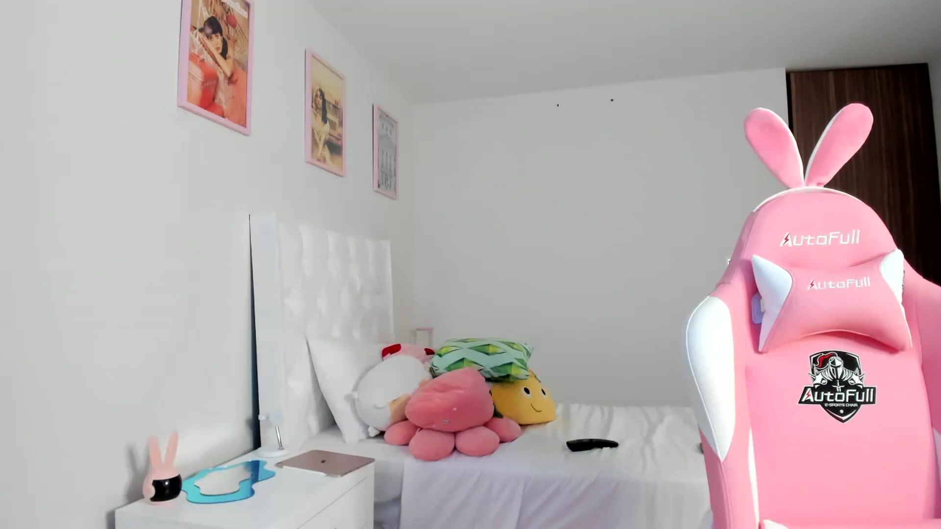 Gallery image thumbnail from Cherrycute666's myfreecams stream on, 03/23/2023, 01:20 image 20 of 20