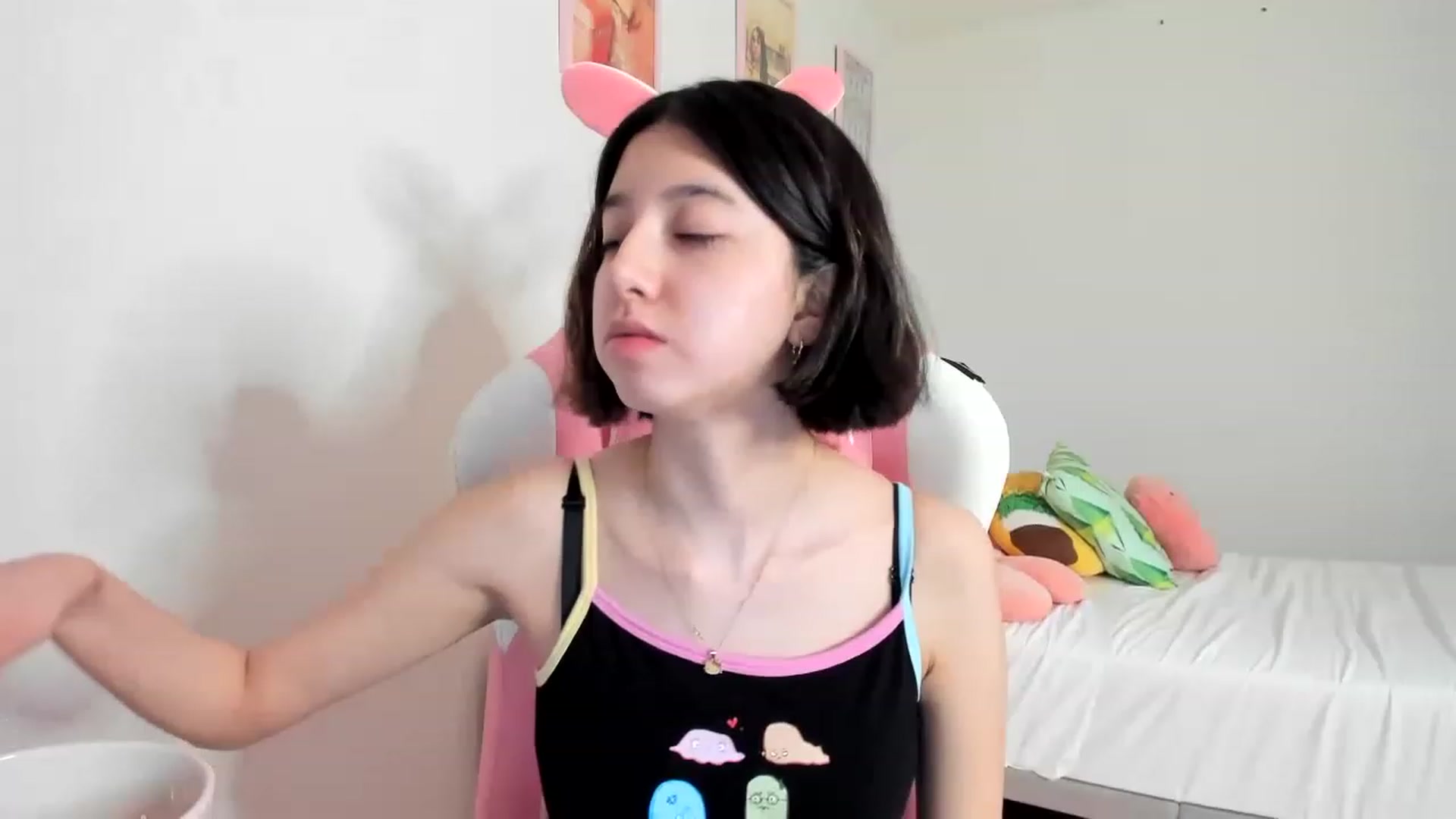 Gallery image thumbnail from Cherrycute666's myfreecams stream on, 03/23/2023, 09:32 image 5 of 20