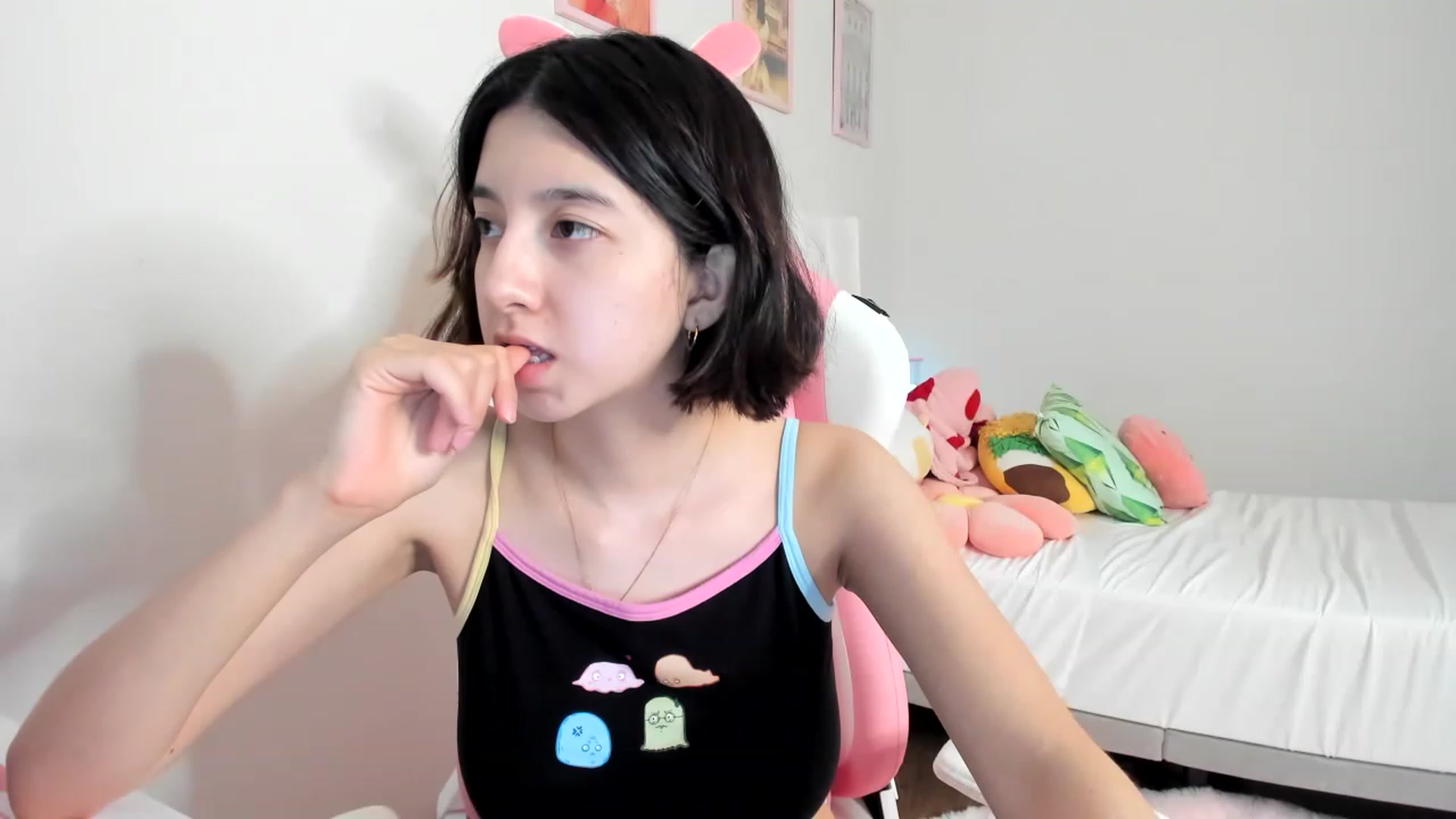 Gallery image thumbnail from Cherrycute666's myfreecams stream on, 03/23/2023, 09:32 image 2 of 20