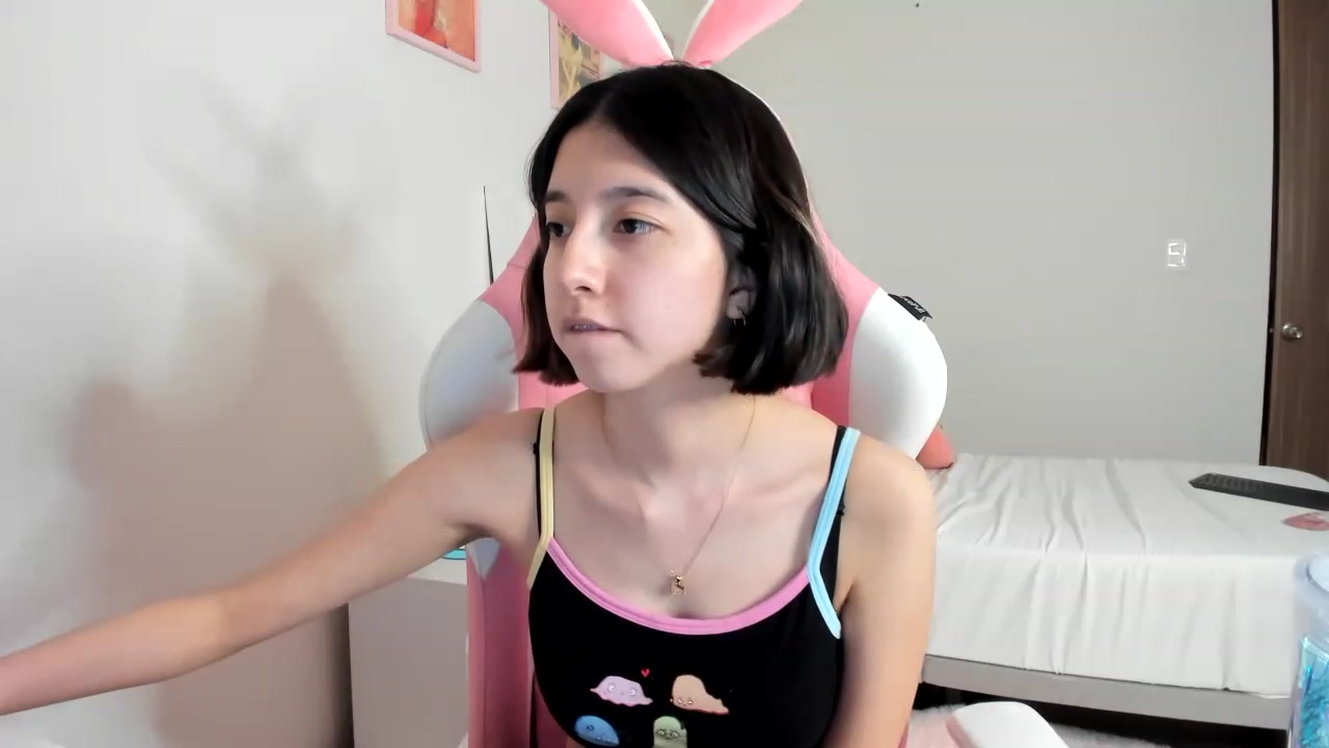 Gallery image thumbnail from Cherrycute666's myfreecams stream on, 03/23/2023, 11:18 image 6 of 20