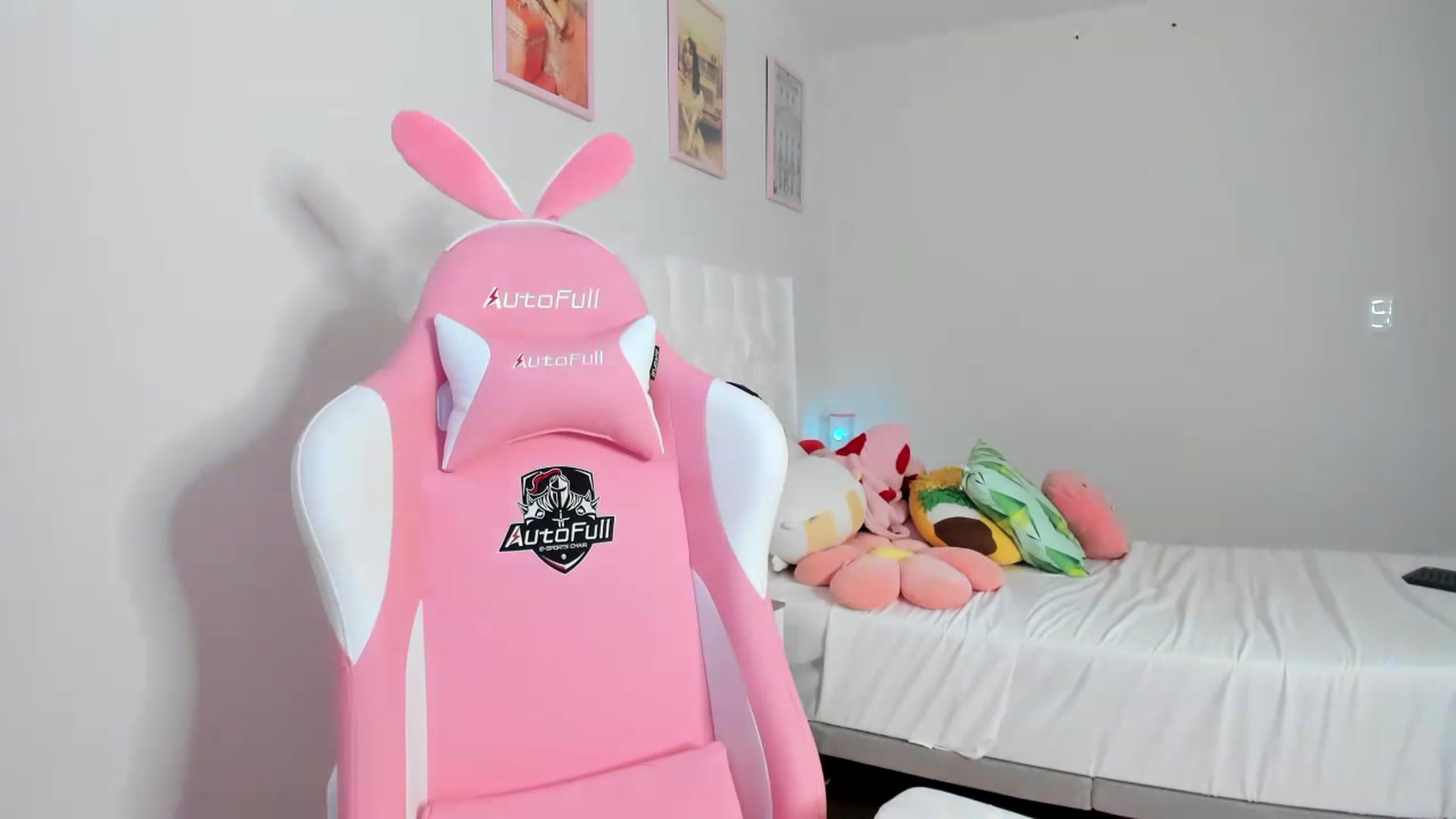 Gallery image thumbnail from Cherrycute666's myfreecams stream on, 03/23/2023, 11:18 image 18 of 20