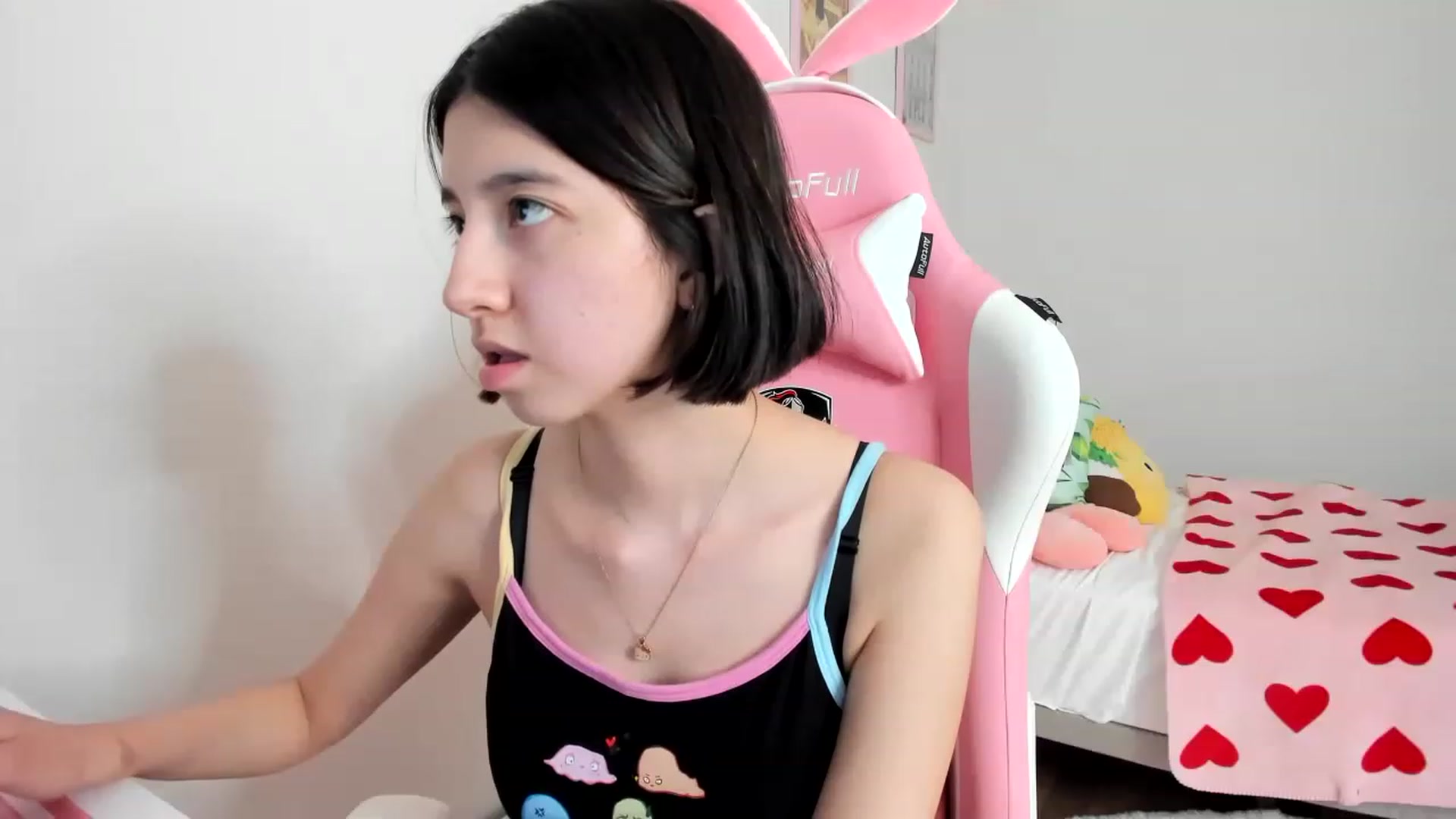 Gallery image thumbnail from Cherrycute666's myfreecams stream on, 03/24/2023, 24:03 image 6 of 20