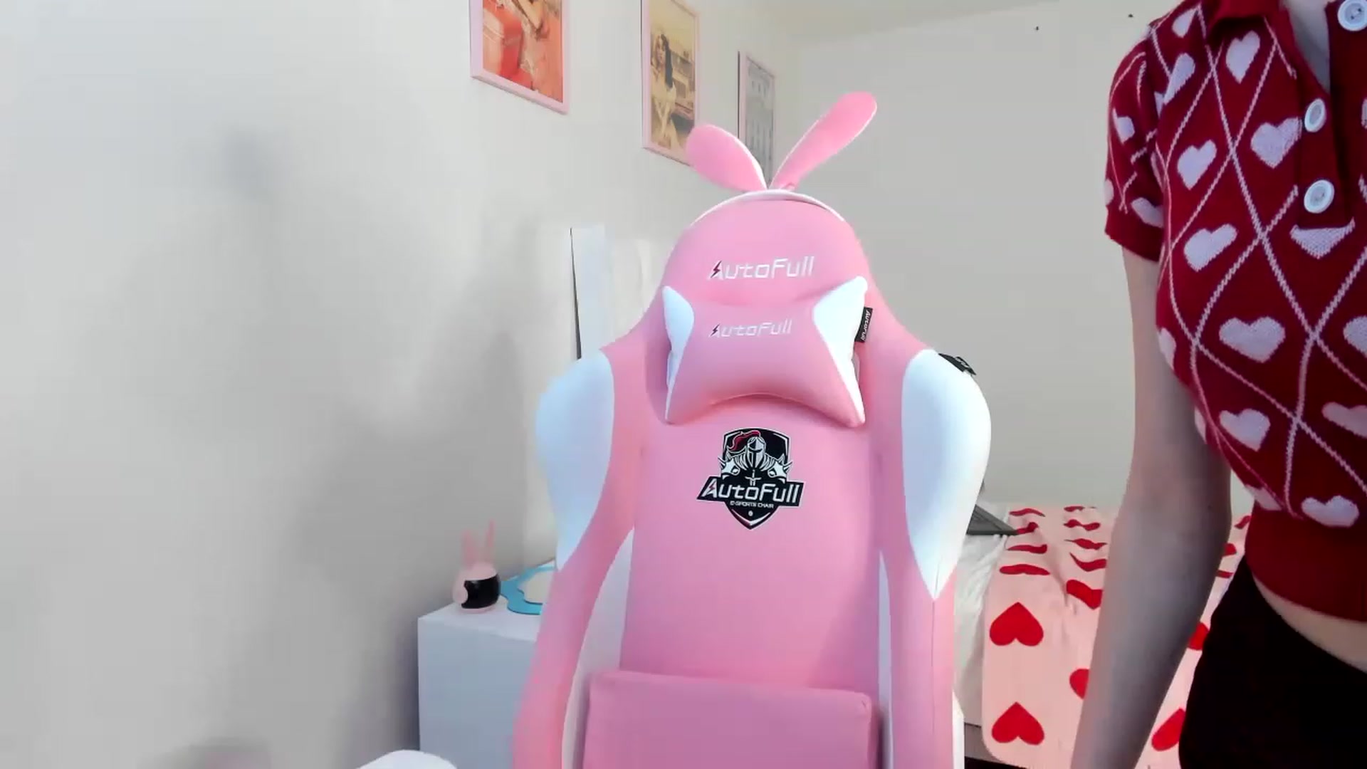 Gallery image thumbnail from Cherrycute666's myfreecams stream on, 03/24/2023, 11:00 image 10 of 20