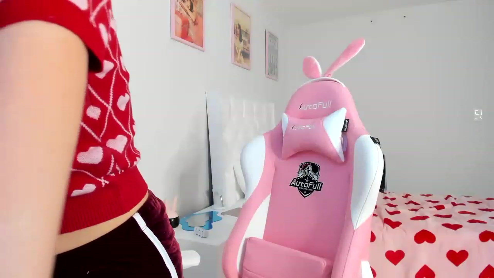 Gallery image thumbnail from Cherrycute666's myfreecams stream on, 03/24/2023, 11:00 image 18 of 20