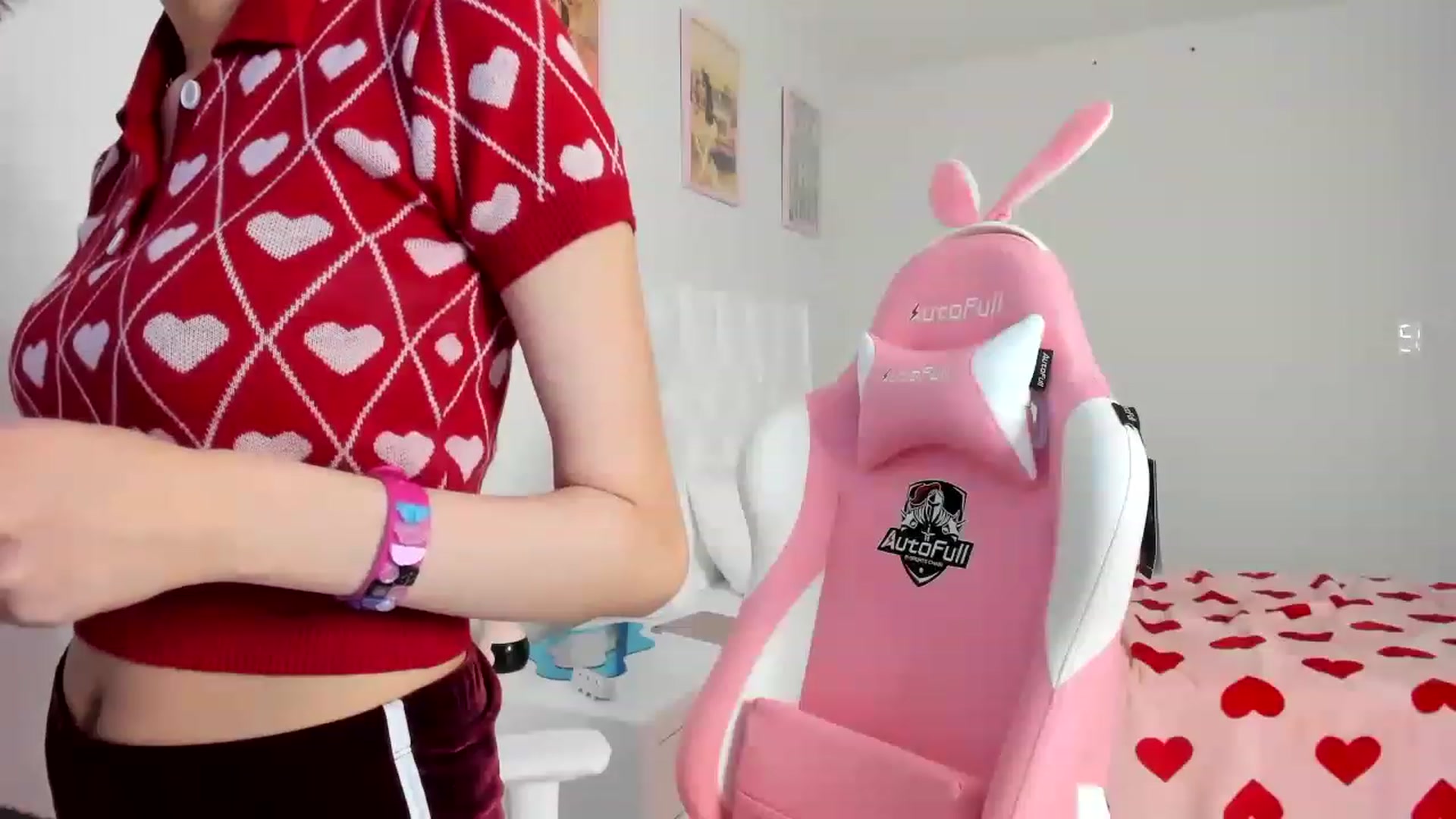 Gallery image thumbnail from Cherrycute666's myfreecams stream on, 03/24/2023, 11:00 image 19 of 20