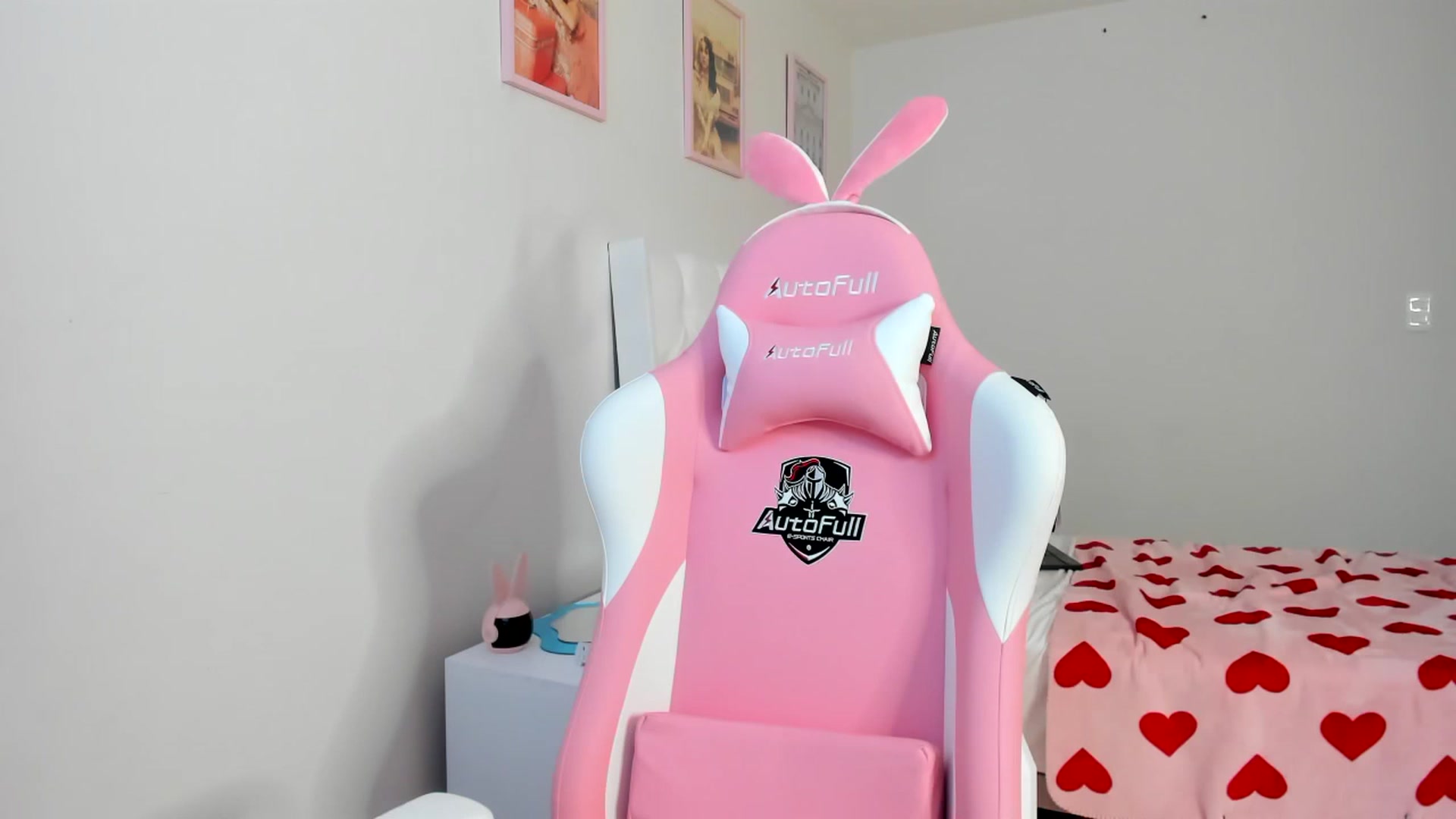 Gallery image thumbnail from Cherrycute666's myfreecams stream on, 03/24/2023, 11:00 image 8 of 20