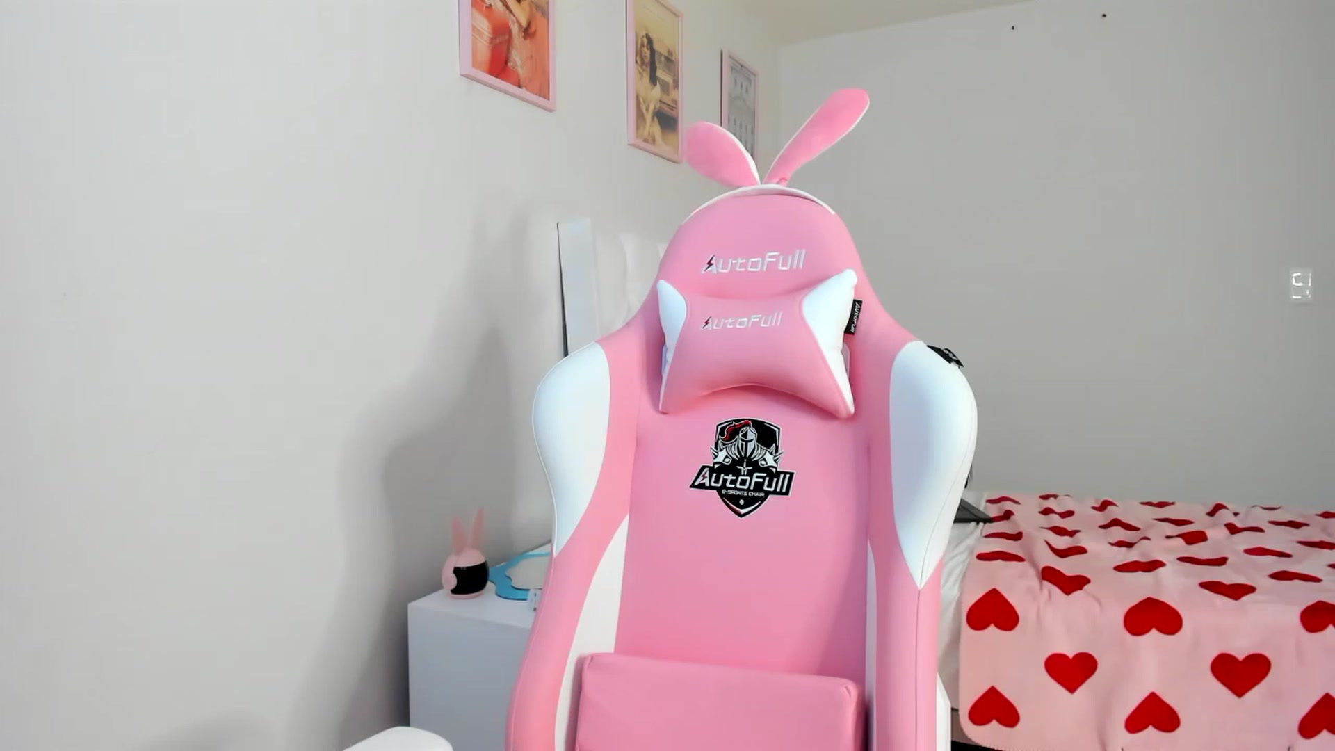 Gallery image thumbnail from Cherrycute666's myfreecams stream on, 03/24/2023, 11:00 image 9 of 20