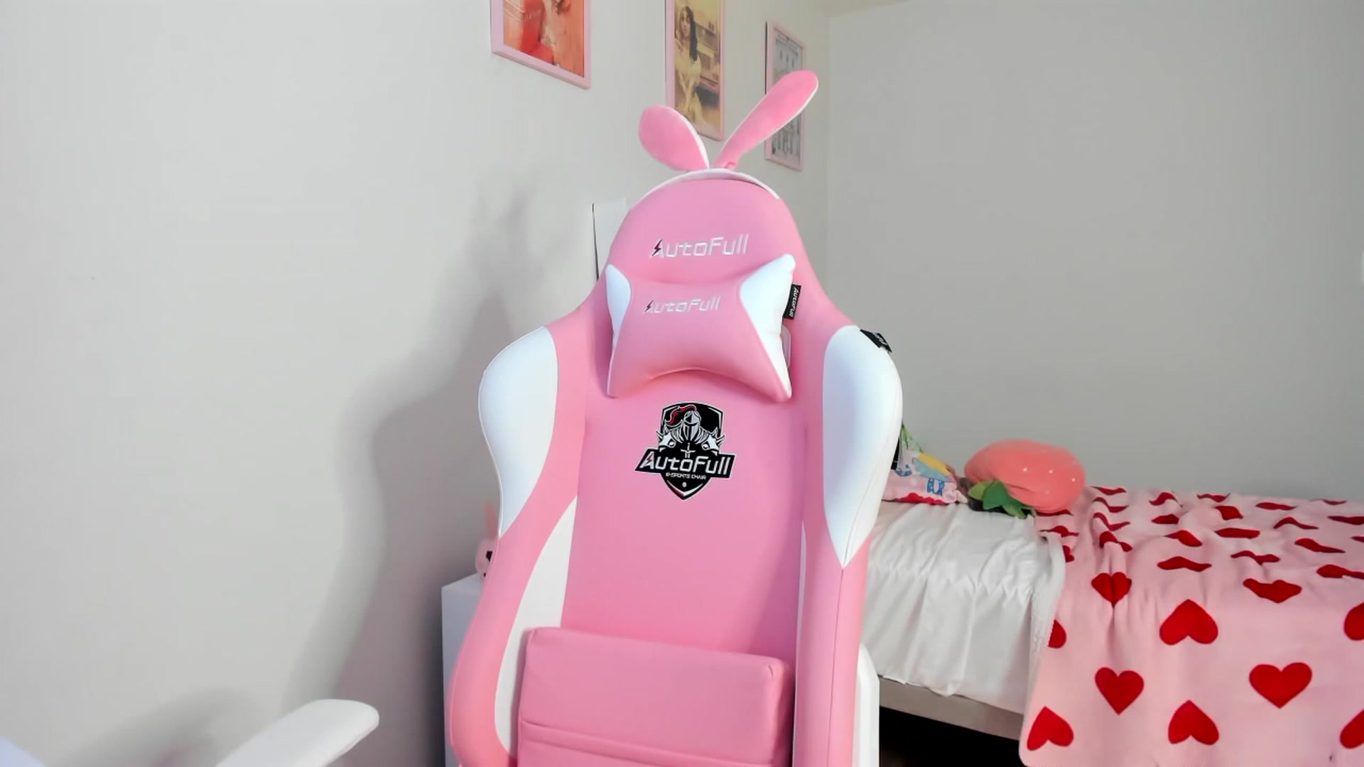 Gallery image thumbnail from Cherrycute666's myfreecams stream on, 03/24/2023, 13:46 image 2 of 20