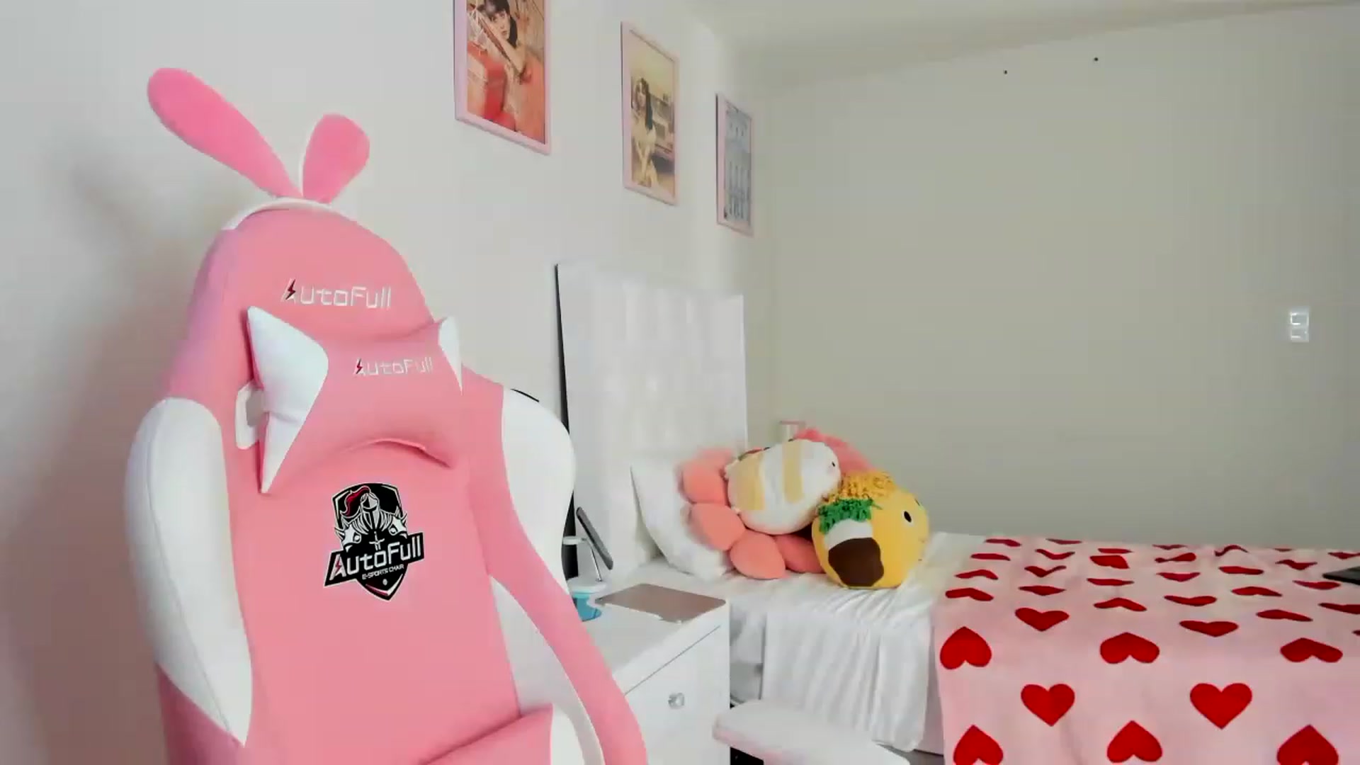 Gallery image thumbnail from Cherrycute666's myfreecams stream on, 03/24/2023, 22:35 image 15 of 20
