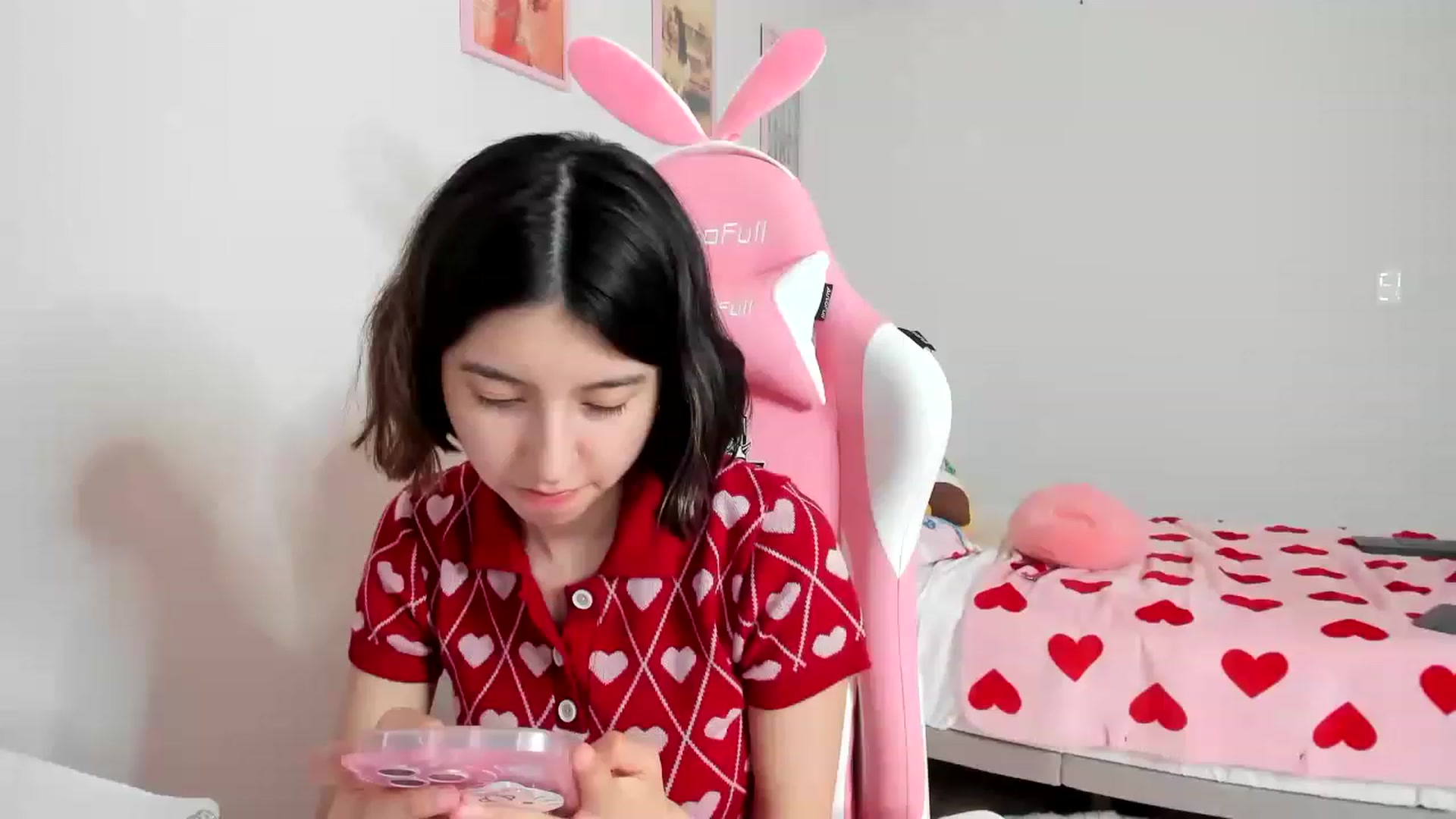 Gallery image thumbnail from Cherrycute666's myfreecams stream on, 03/25/2023, 12:45 image 2 of 20