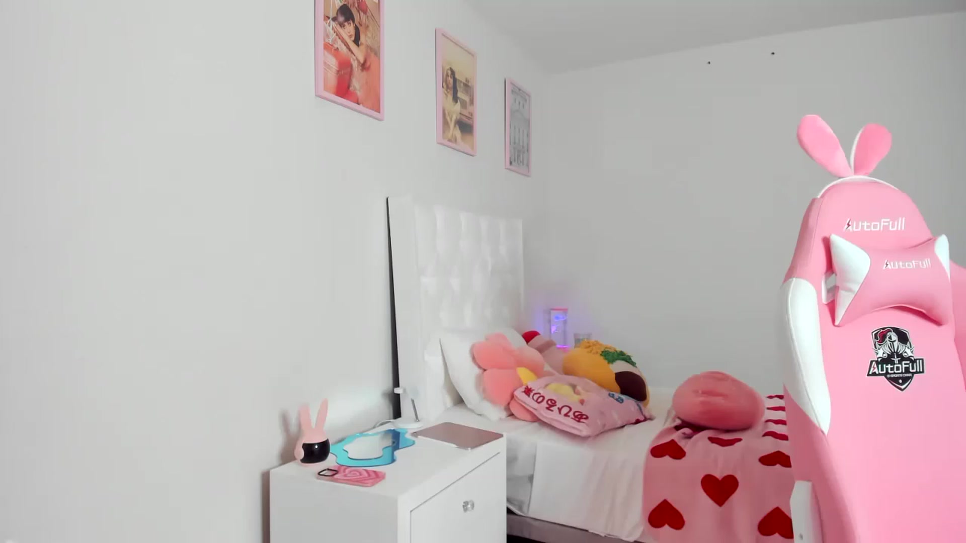 Gallery image thumbnail from Cherrycute666's myfreecams stream on, 03/25/2023, 12:45 image 6 of 20