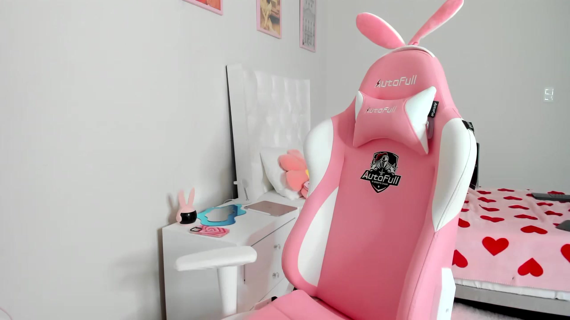 Gallery image thumbnail from Cherrycute666's myfreecams stream on, 03/25/2023, 12:45 image 8 of 20