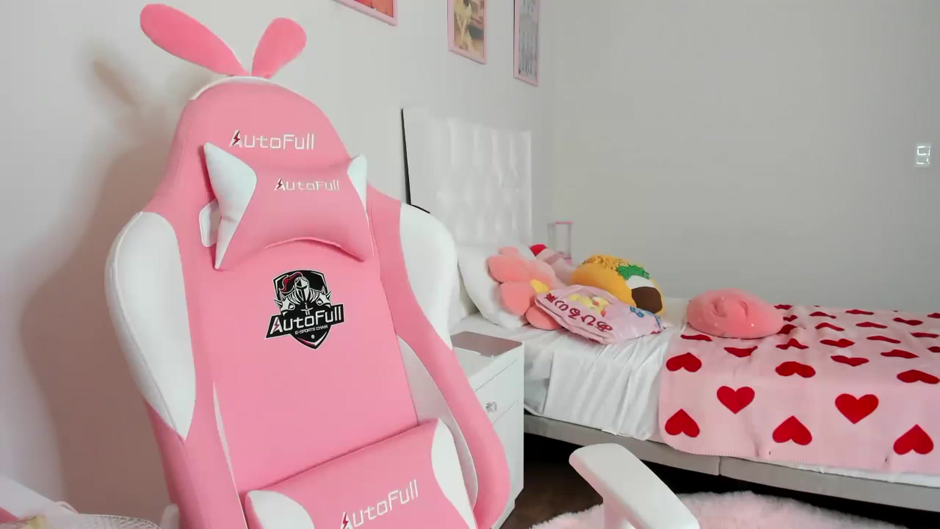 Gallery image thumbnail from Cherrycute666's myfreecams stream on, 03/25/2023, 16:38 image 16 of 20