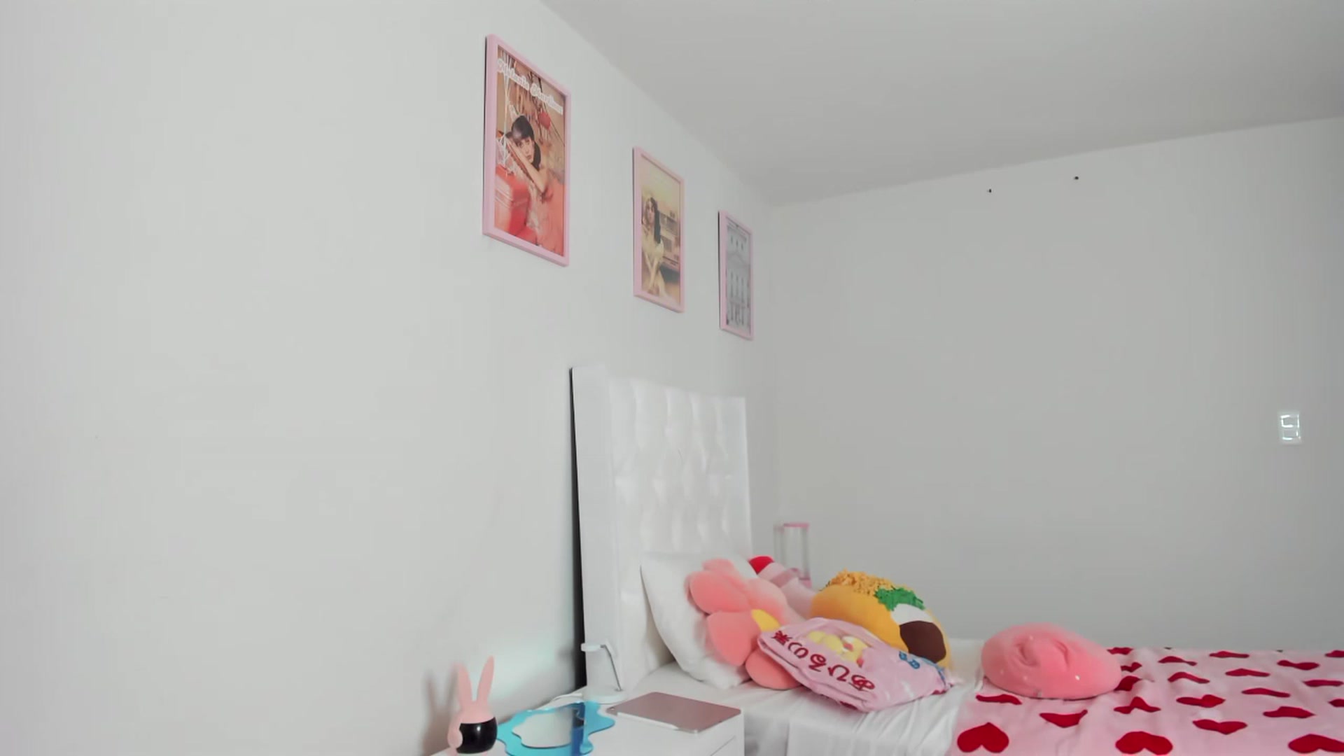 Gallery image thumbnail from Cherrycute666's myfreecams stream on, 03/25/2023, 17:51 image 12 of 20