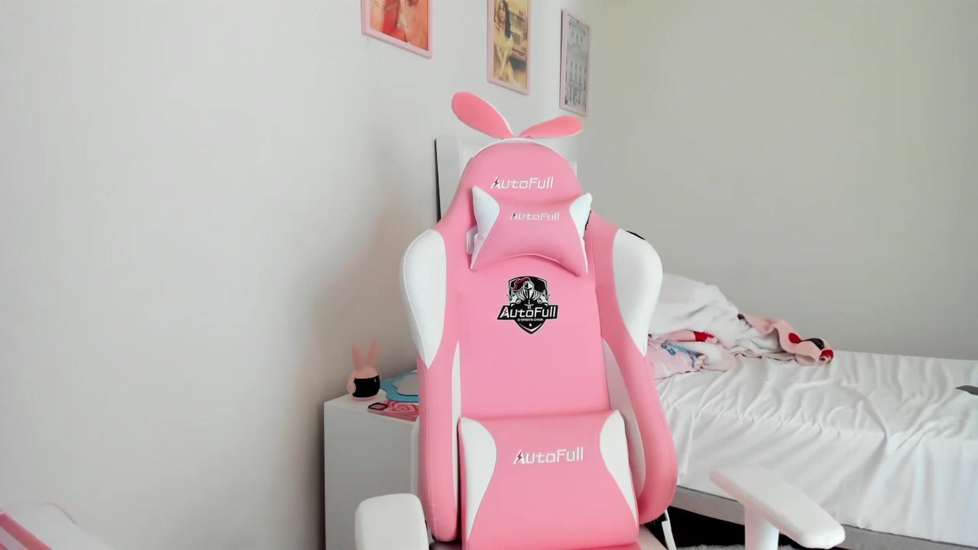 Gallery image thumbnail from Cherrycute666's myfreecams stream on, 03/25/2023, 22:06 image 18 of 20