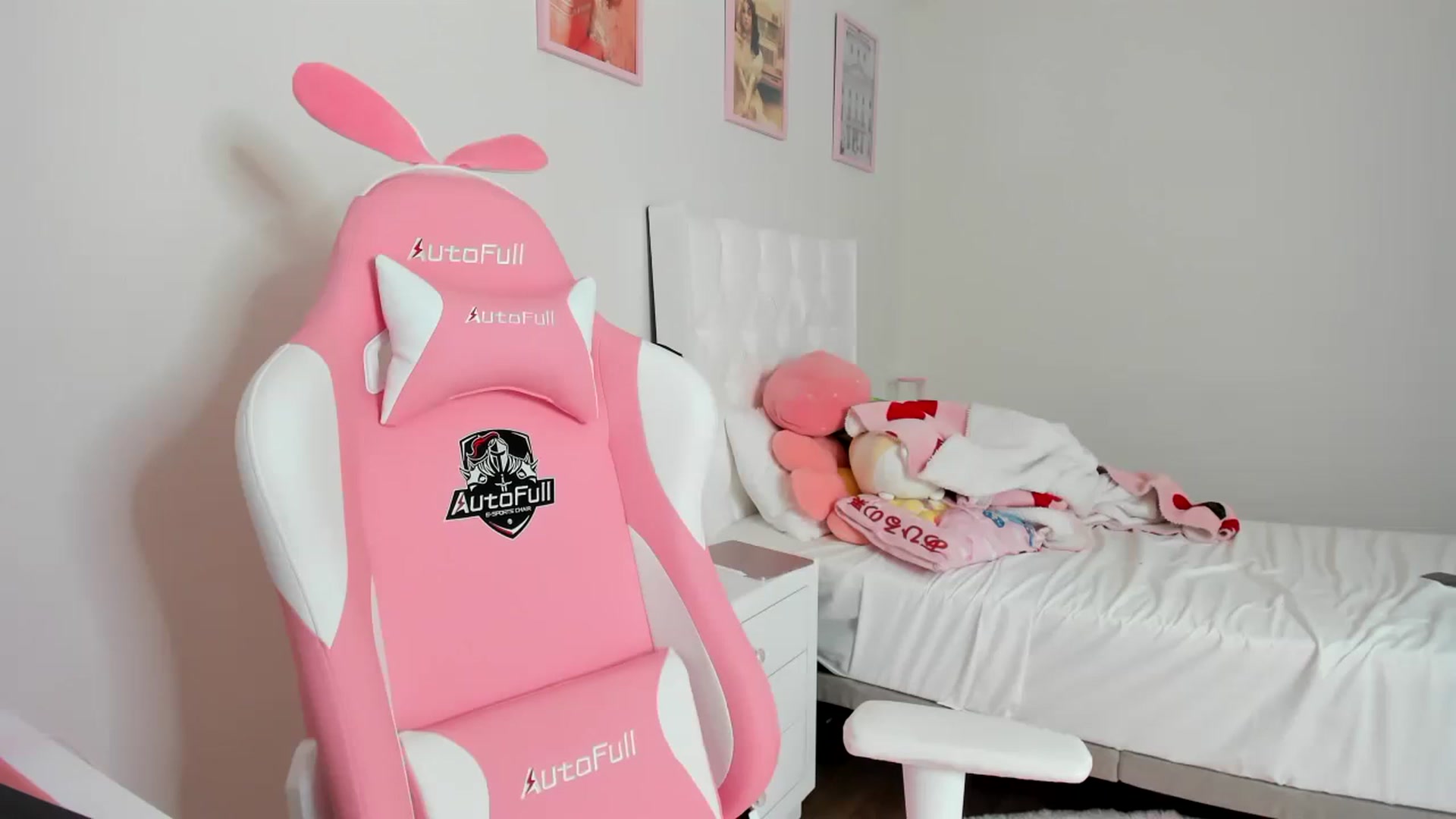 Gallery image thumbnail from Cherrycute666's myfreecams stream on, 03/25/2023, 22:06 image 6 of 20