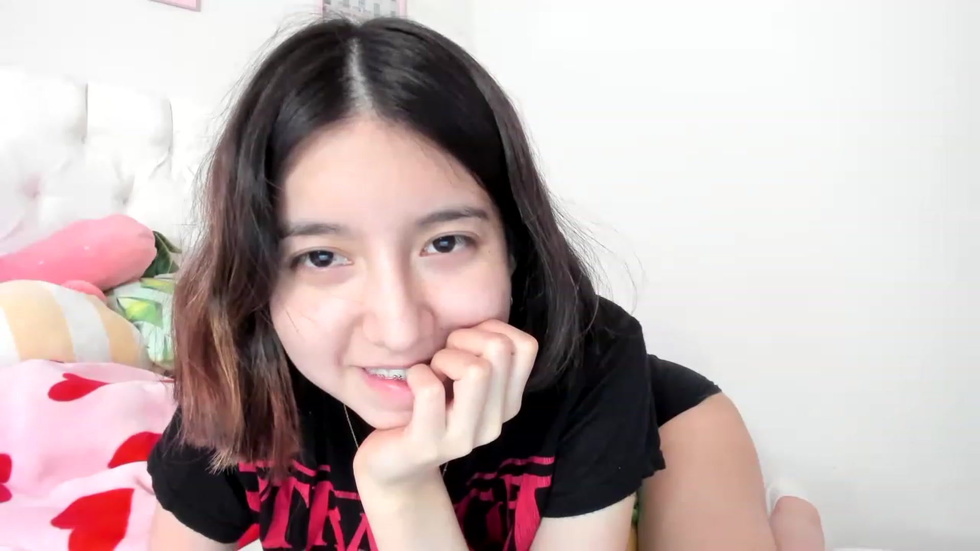 Gallery image thumbnail from Cherrycute666's myfreecams stream on, 03/26/2023, 04:43 image 10 of 20